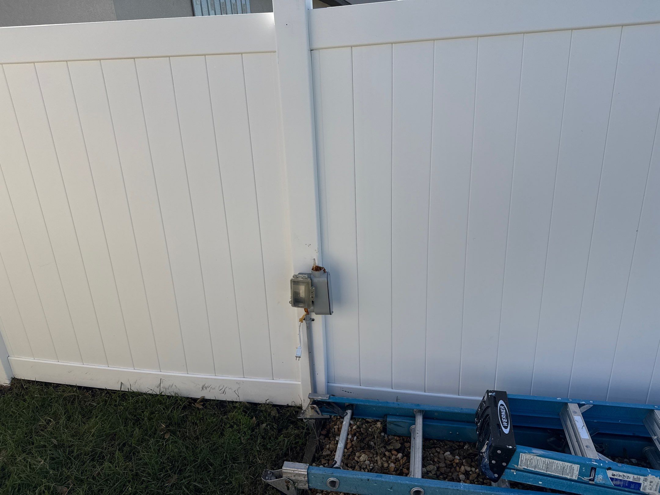 Comprehensive Concrete and Vinyl Fence Cleaning in Willow Walk Community, Palmetto, FL by Sunshine AquaWash