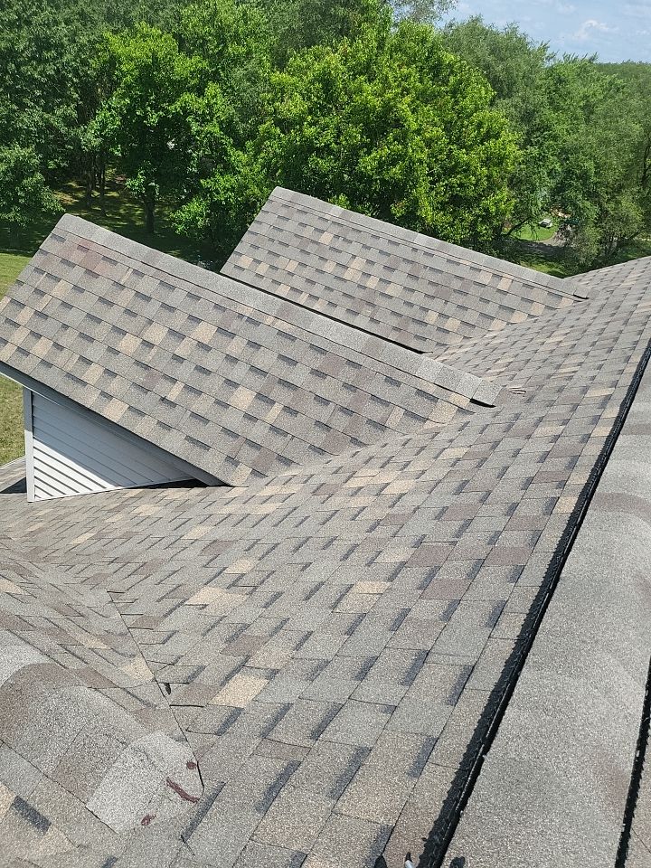 ATLAS PINNACLE COLOR: WEATHERED SHADOW by Eagle Eye Roofing