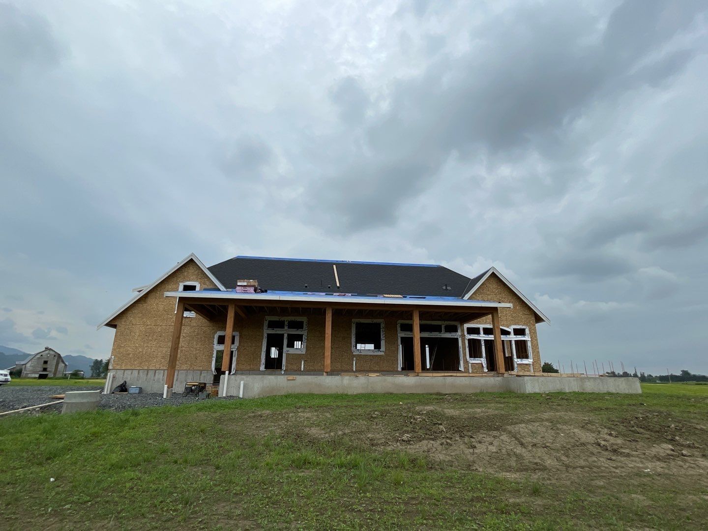 Residential Roofing Installation using OC Oakridge shingles by Top Notch Roofing Inc