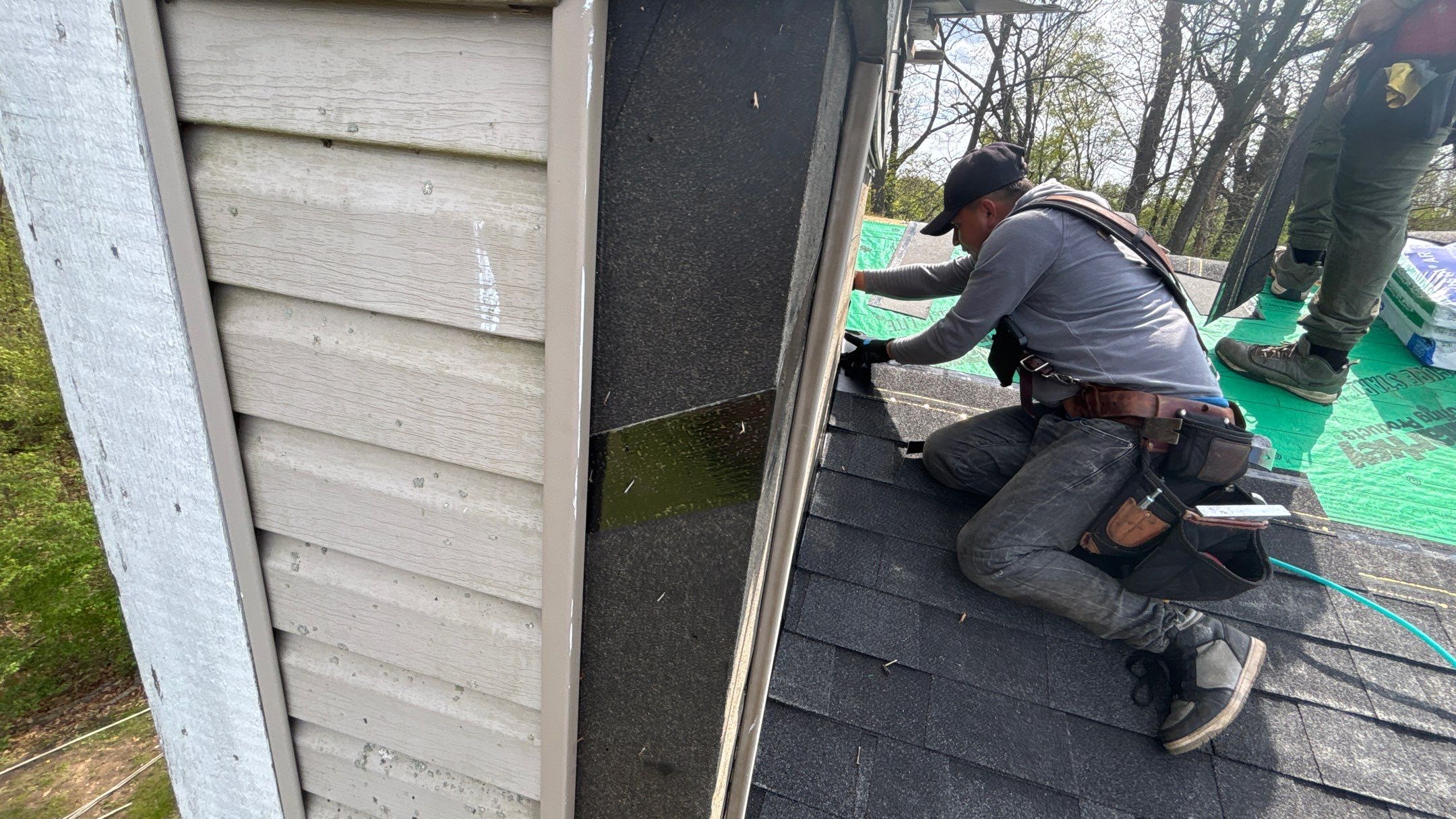 Roof Replacement using Malarkey Vista Brilliant Black by 180 Contractors