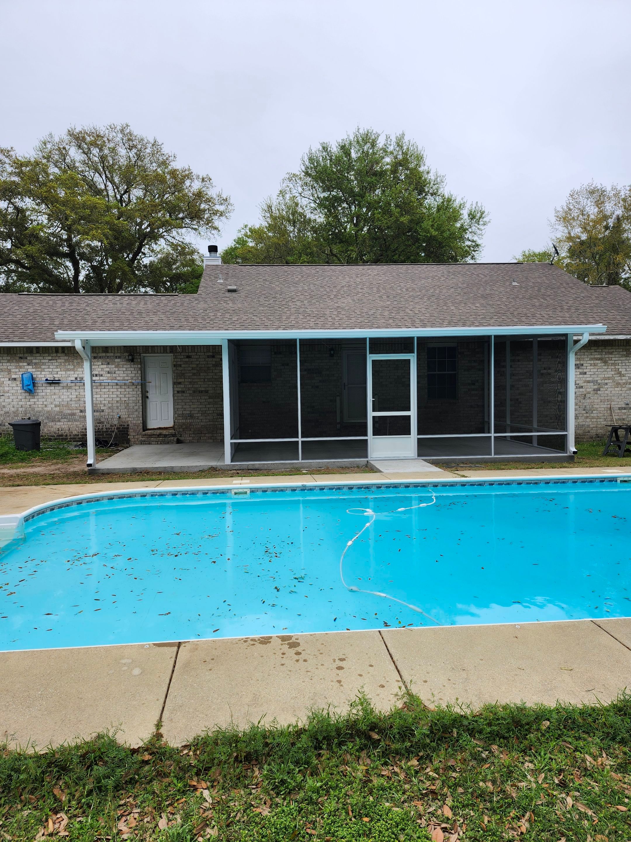 Poolside Screen Room in Pace by Titan Sunrooms