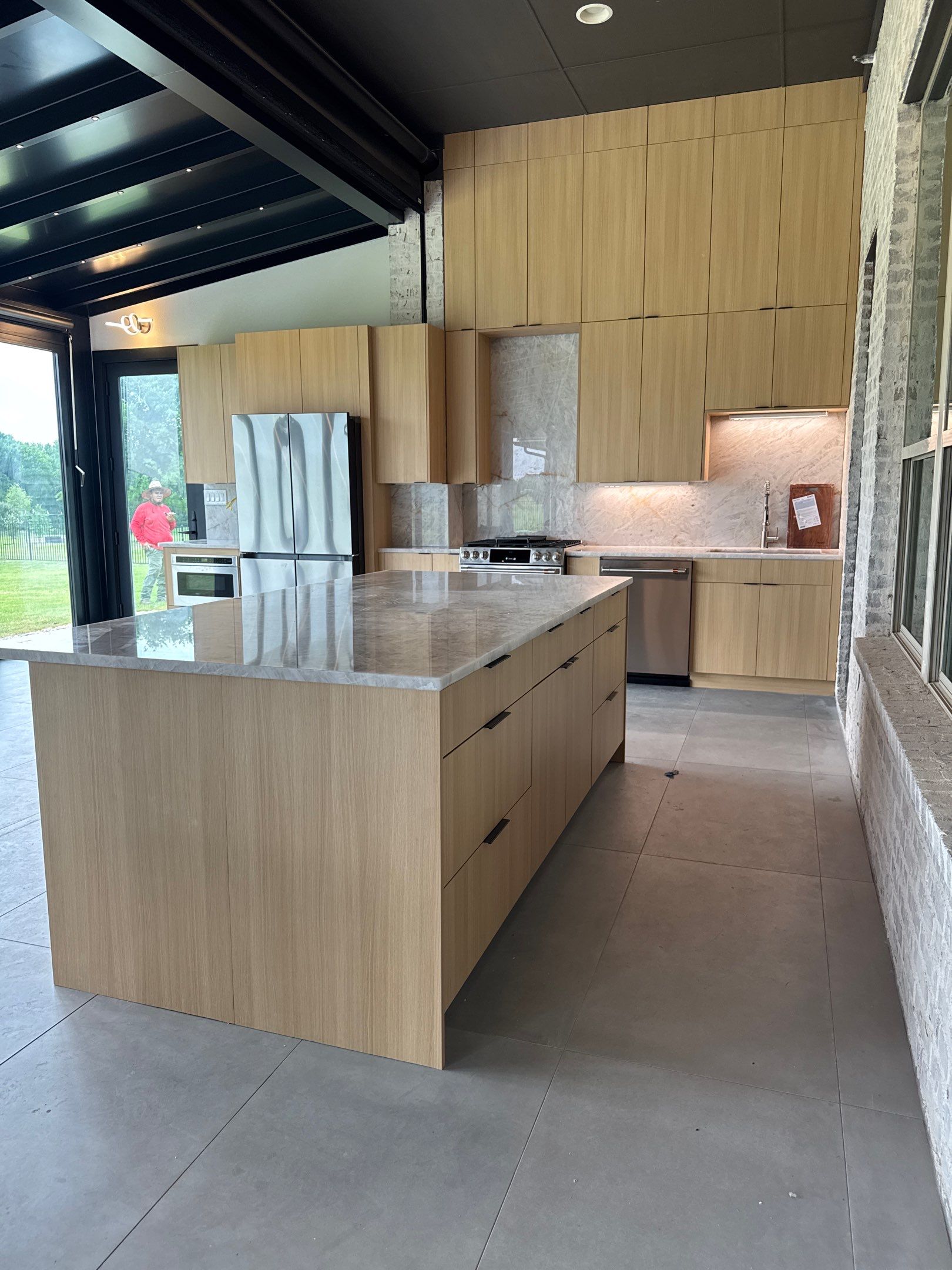 💎 Fairview Luxury Oasis: European Modern Outdoor Kitchen with Cristallo Quartzite by Tibi Soli LLC