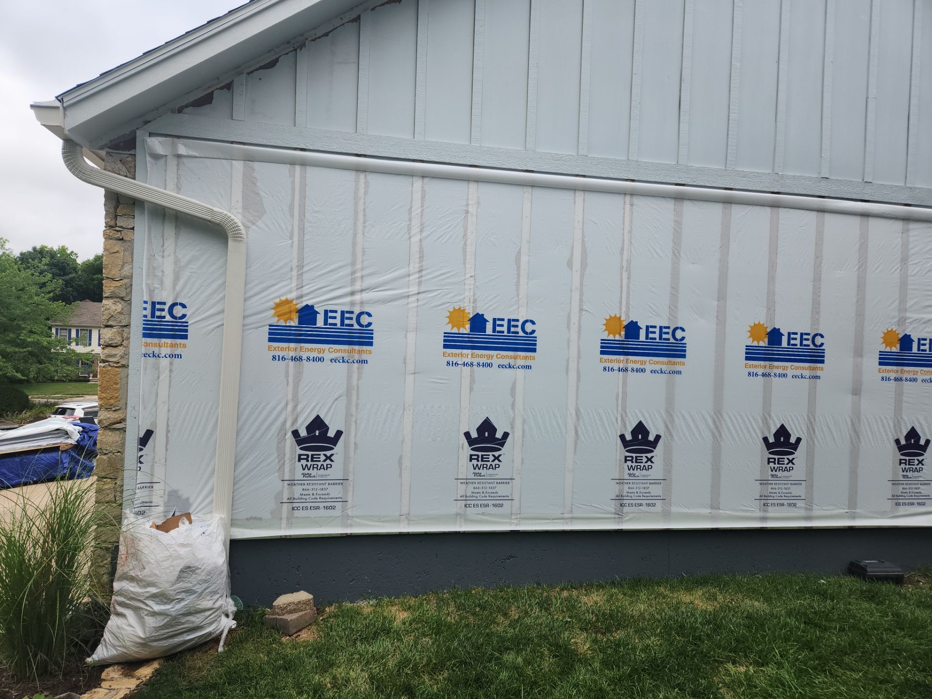 James Hardie siding in Overland park  by EEC  Windows, Siding & Roofing 