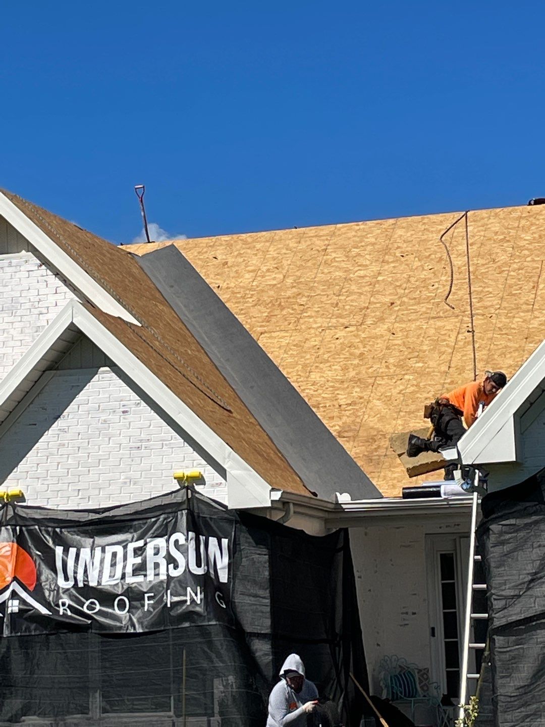 Residential Roofing Installation using Owens Corning Oakridge Roofing System by Undersun Roofing 