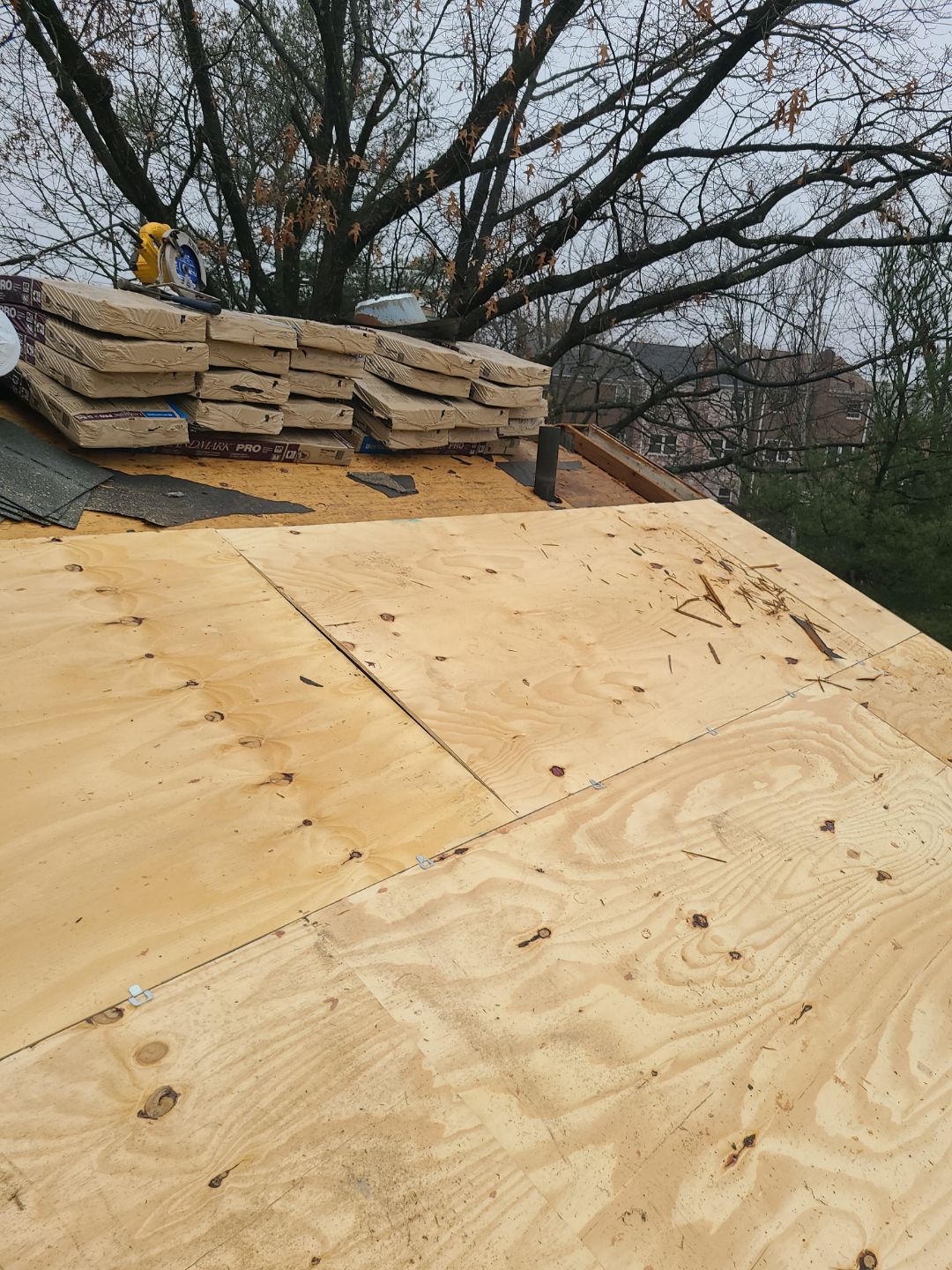Vienna: Residential Roof Replacement with CertainTeed Landmark Pro in Max Def Weathered Wood by RM Banning, Inc.