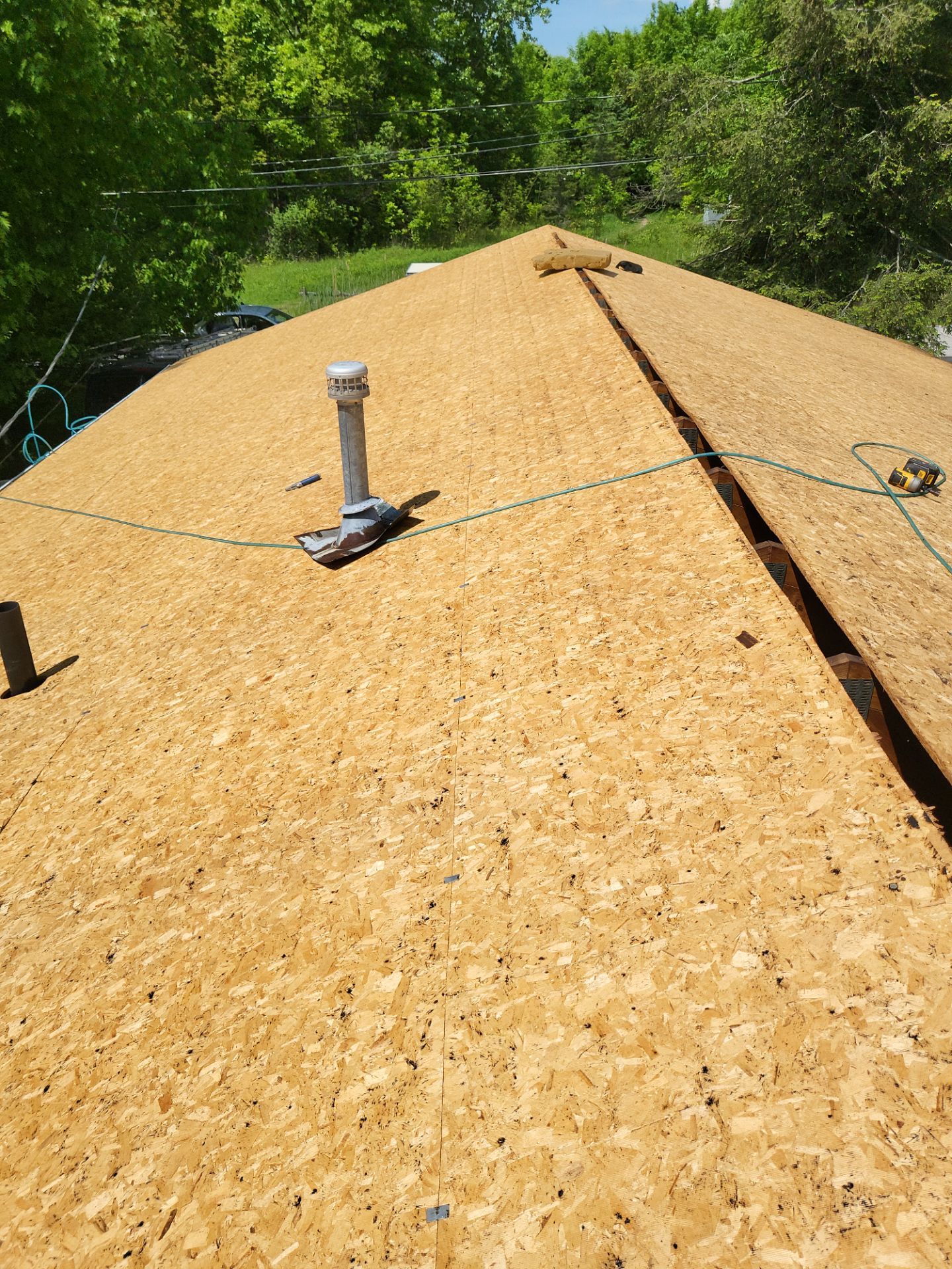 Atlas Pinnacle, Color, Coastal Granite, Drip Edge, Color, Birch White by Eagle Eye Roofing