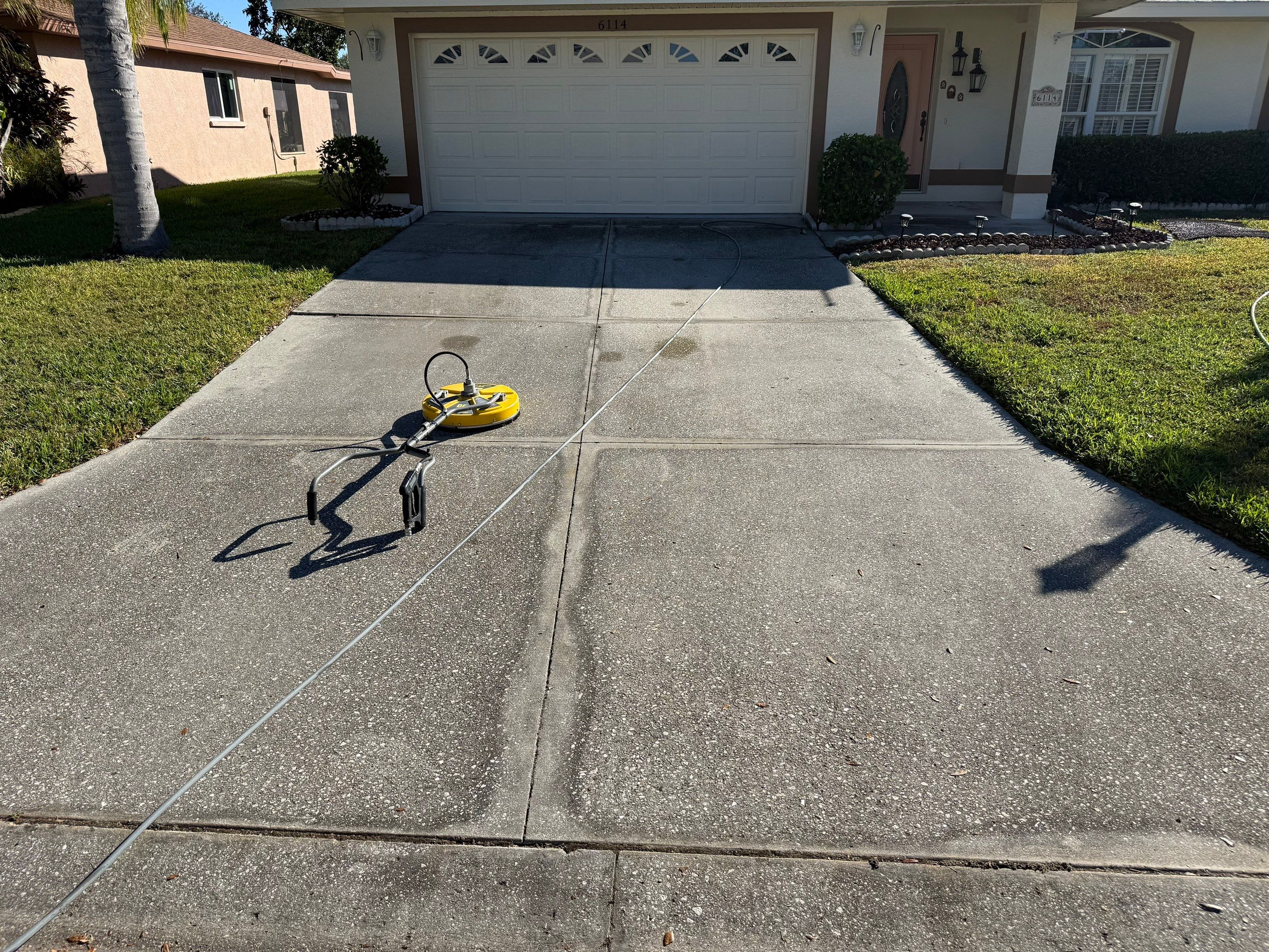 Concrete Driveway, Decorative Flowerbed Curbing & Front House Wash in Heather Glen, Palmetto, FL | Sunshine AquaWash by Sunshine AquaWash