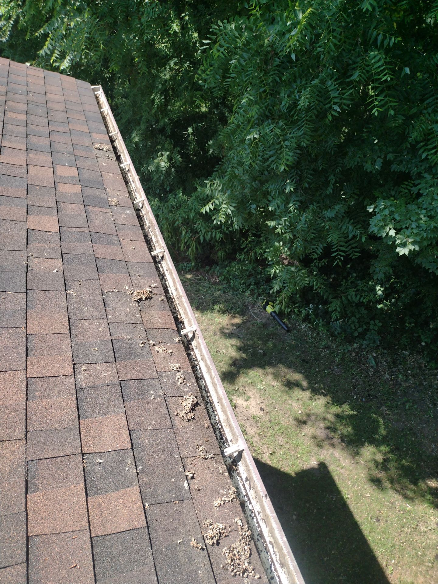 HOA gutter cleaning after photo.