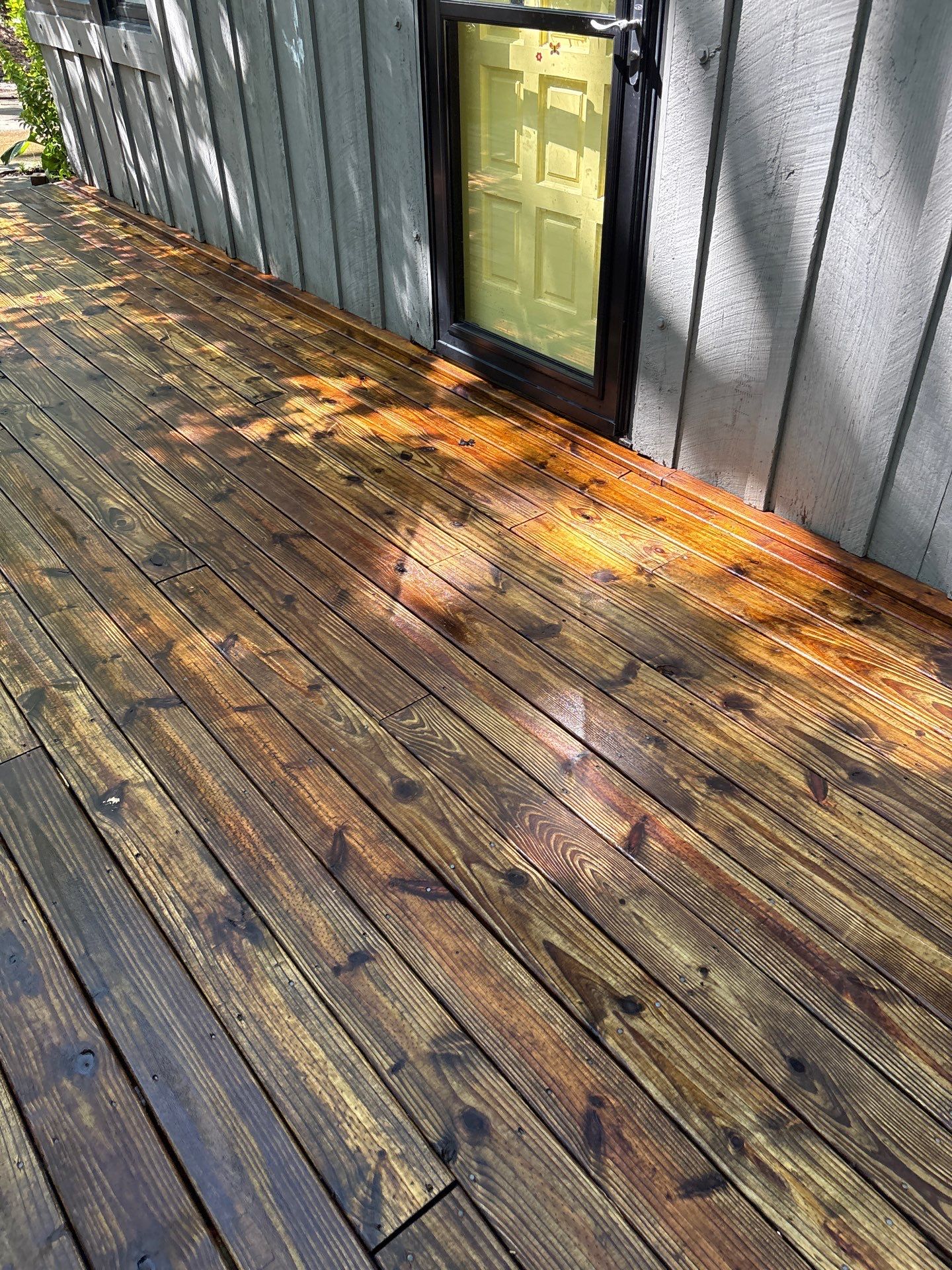 Wood Deck using Wood Sealant by DuraSeal