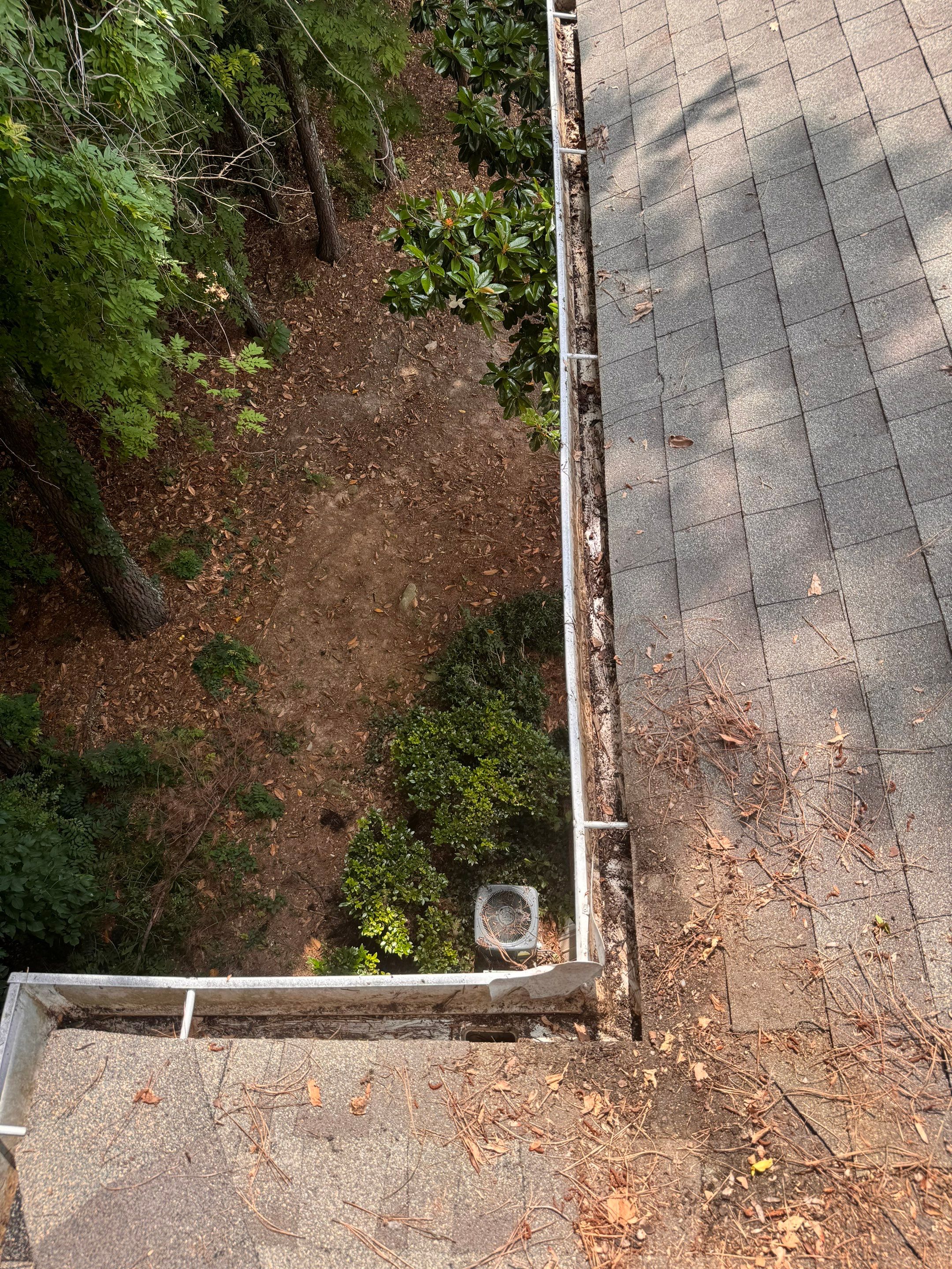 Commercial gutter cleaning Atlanta after photo with clean gutters