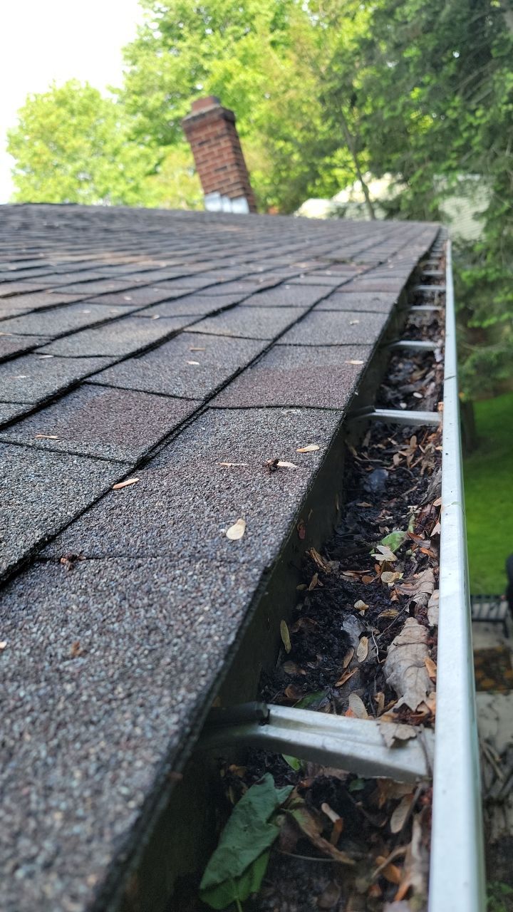 Brand: Atlas Pinnacle Color: Pristine Scotchgarde Pewter Drip: White by Eagle Eye Roofing