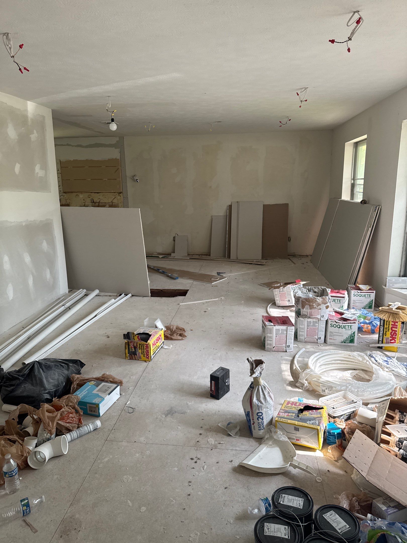 Layout-Loving Kitchen: Premium Cabinets Delivered in 7 Days Flat by Tibi Soli LLC