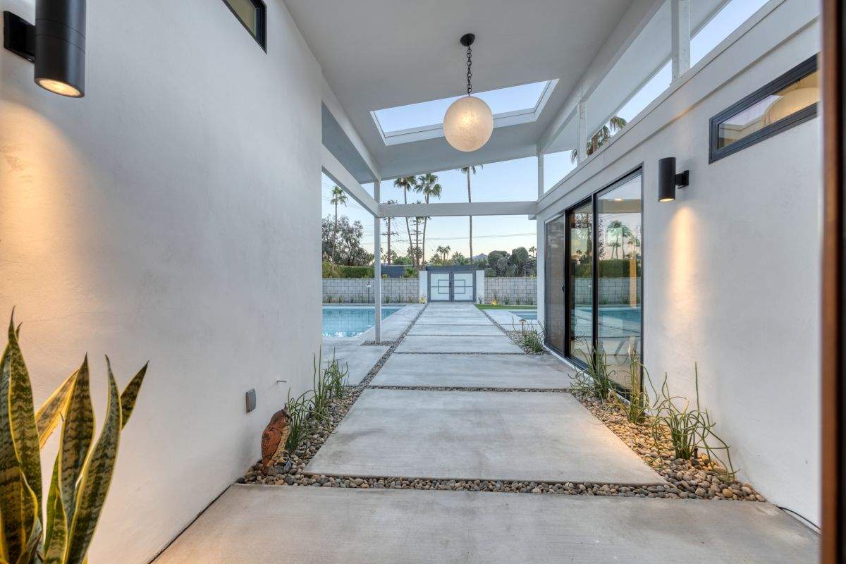 Palm Springs Midcentury Modern Home by One Stop Source