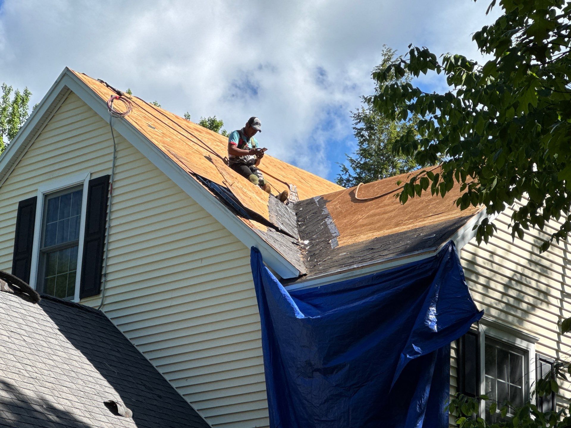 Complete Asphalt Shingle Roof Replacement for Brentwood NH Residence by Compass exteriors