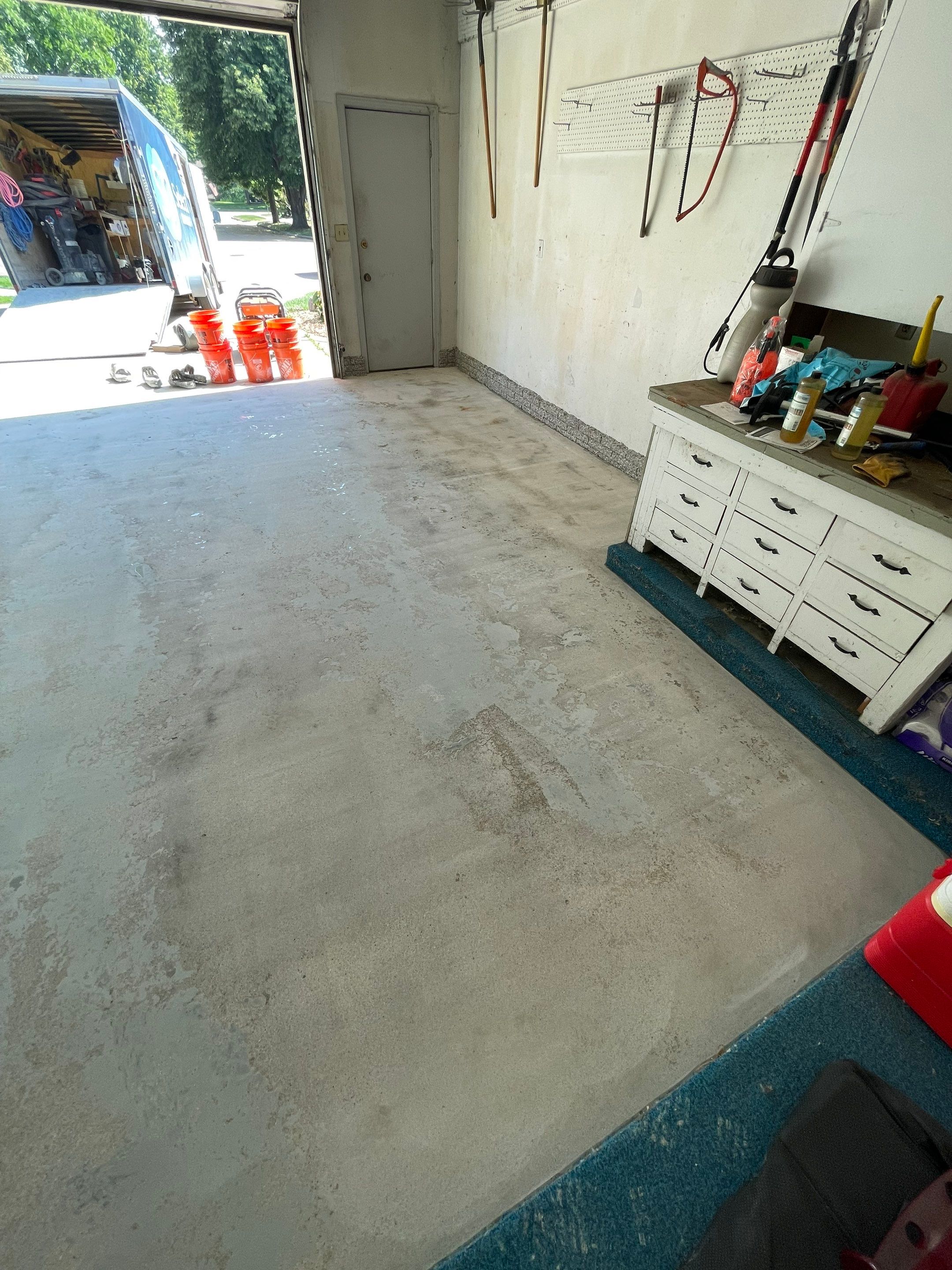 Custom Creekbed Garage Floor Coating in Sioux Falls by Select Painting, Coatings & Garage Cabinets