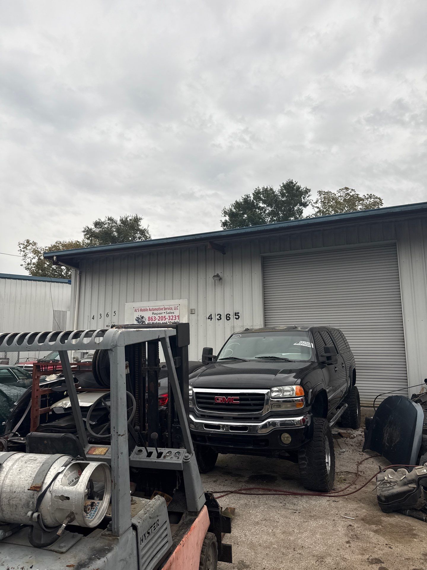 Clean Gutters and Seal Seams in Lakeland FL by Gutter Professors