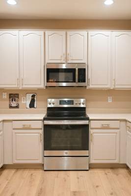 Mead Dr - Cabinets