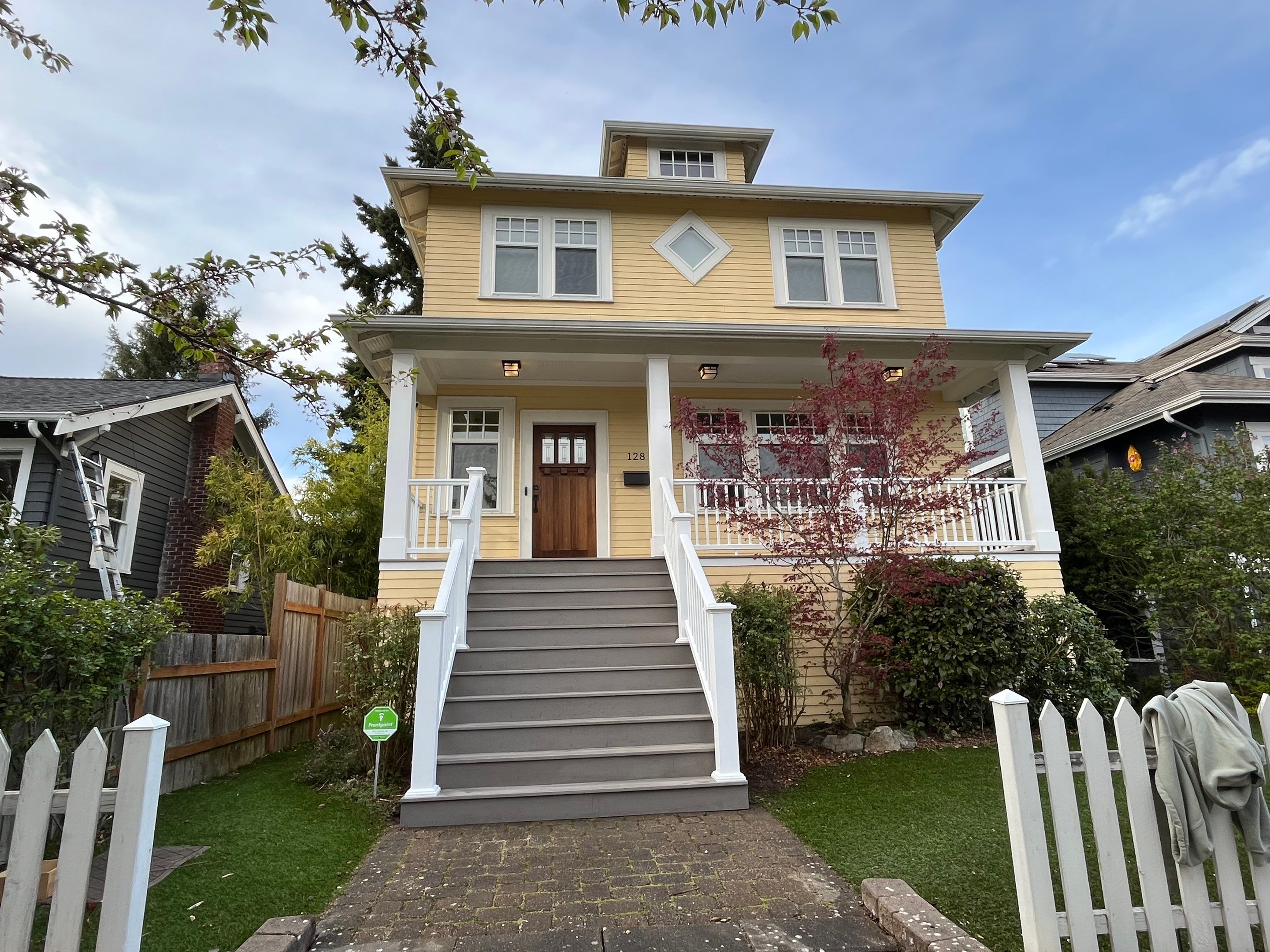 Greenlake Front Porch by Alki deck builders 
