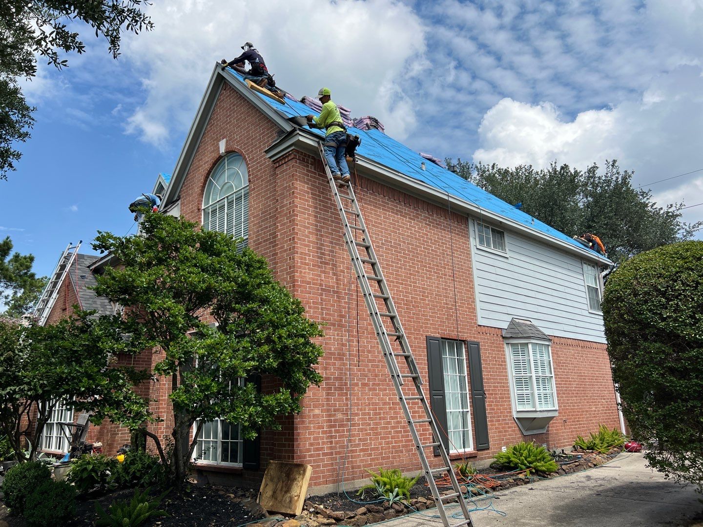 OC Duration Estate Gray by HHH Roofing & Construction