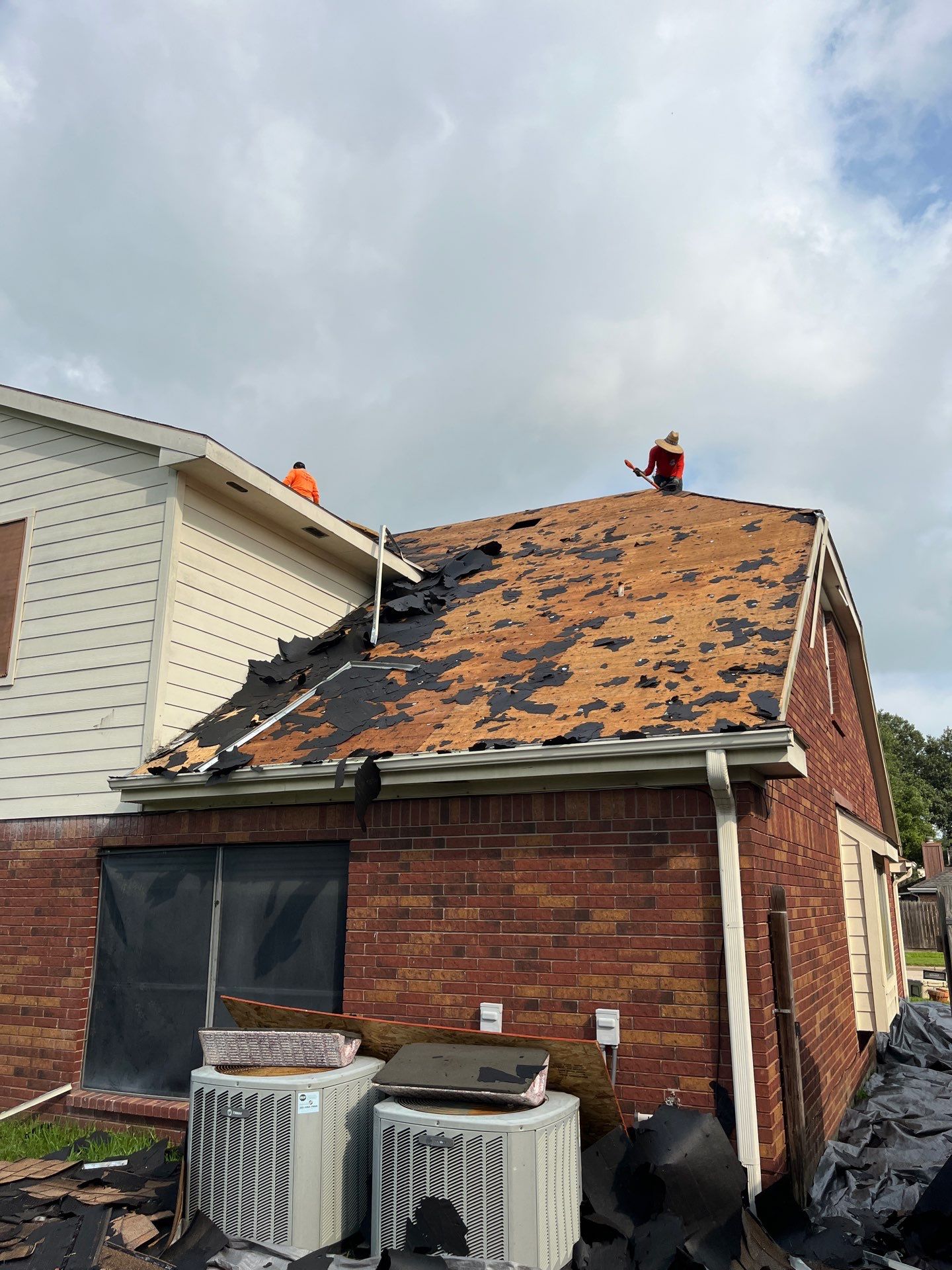 Residential Roofing Installation using Owen's Corning Duration (Lifetime) Shingles by Roof Repair Company