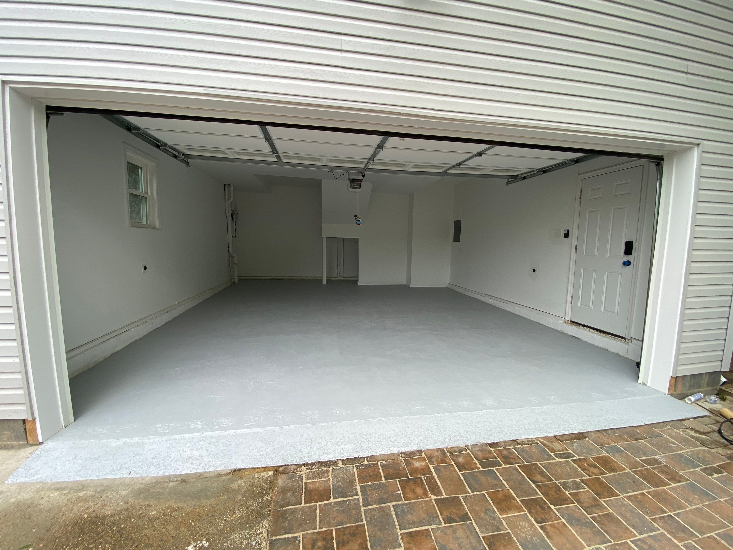 build car garage and efisienci room  using new construction by Jesus Master Handyman LLC 
