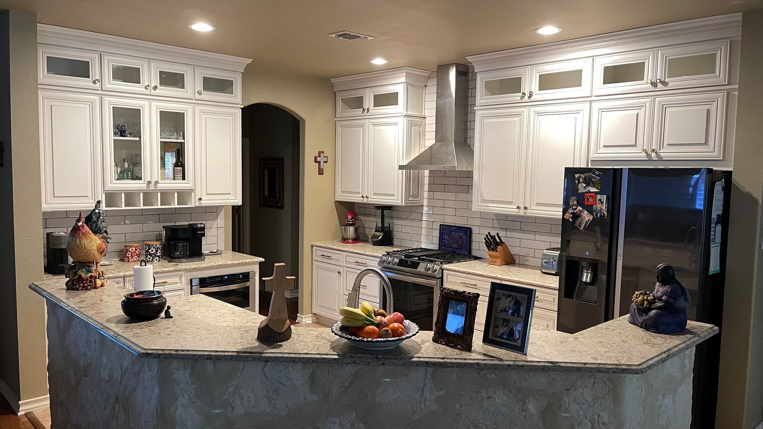 San Antonio Kitchen Remodel using ivory cabinets by Legacy Bath and Kitchen 