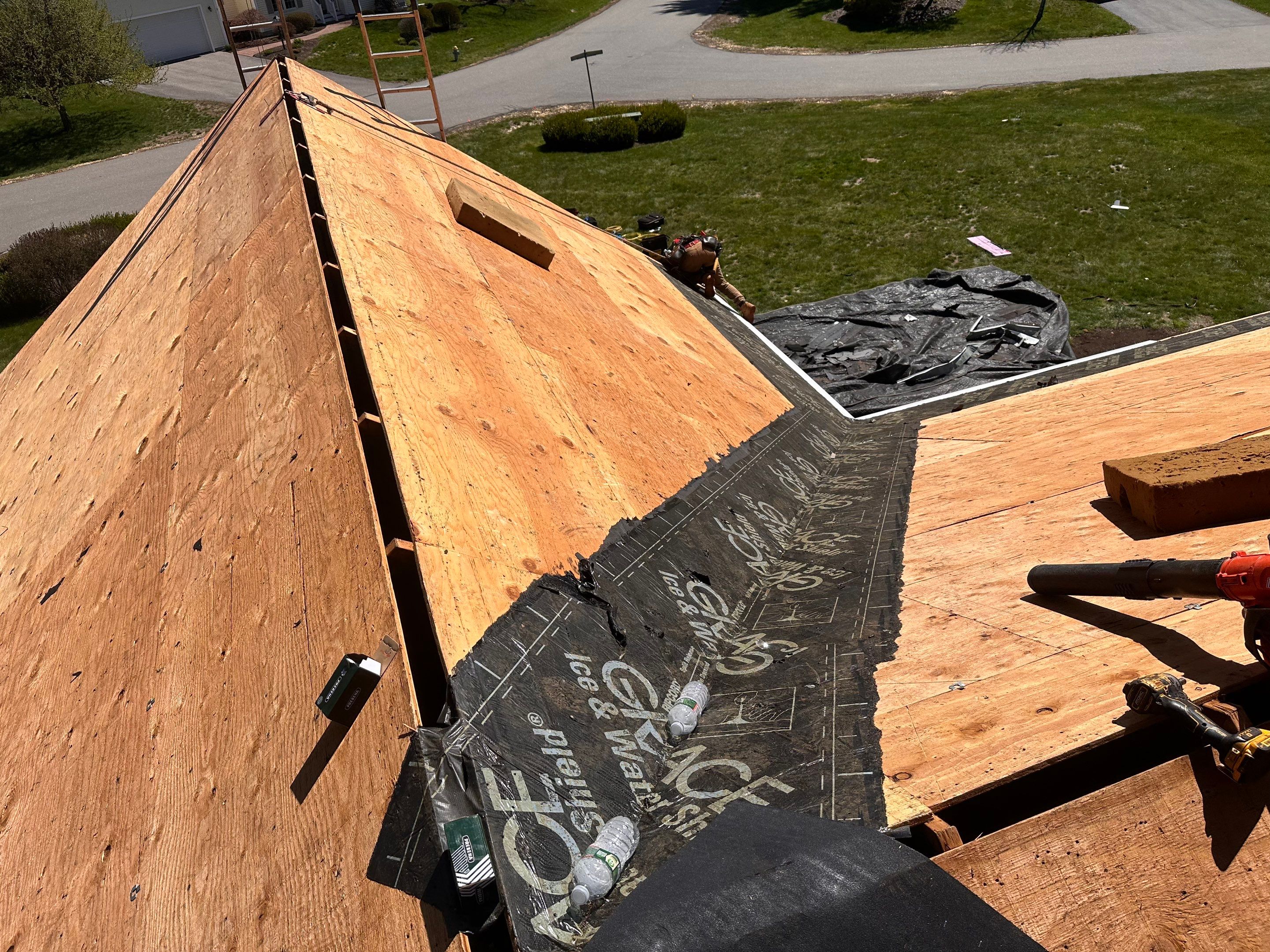 🏡 Bold Contrast, Big Upgrade – Keene, NH by Tall pine roofing