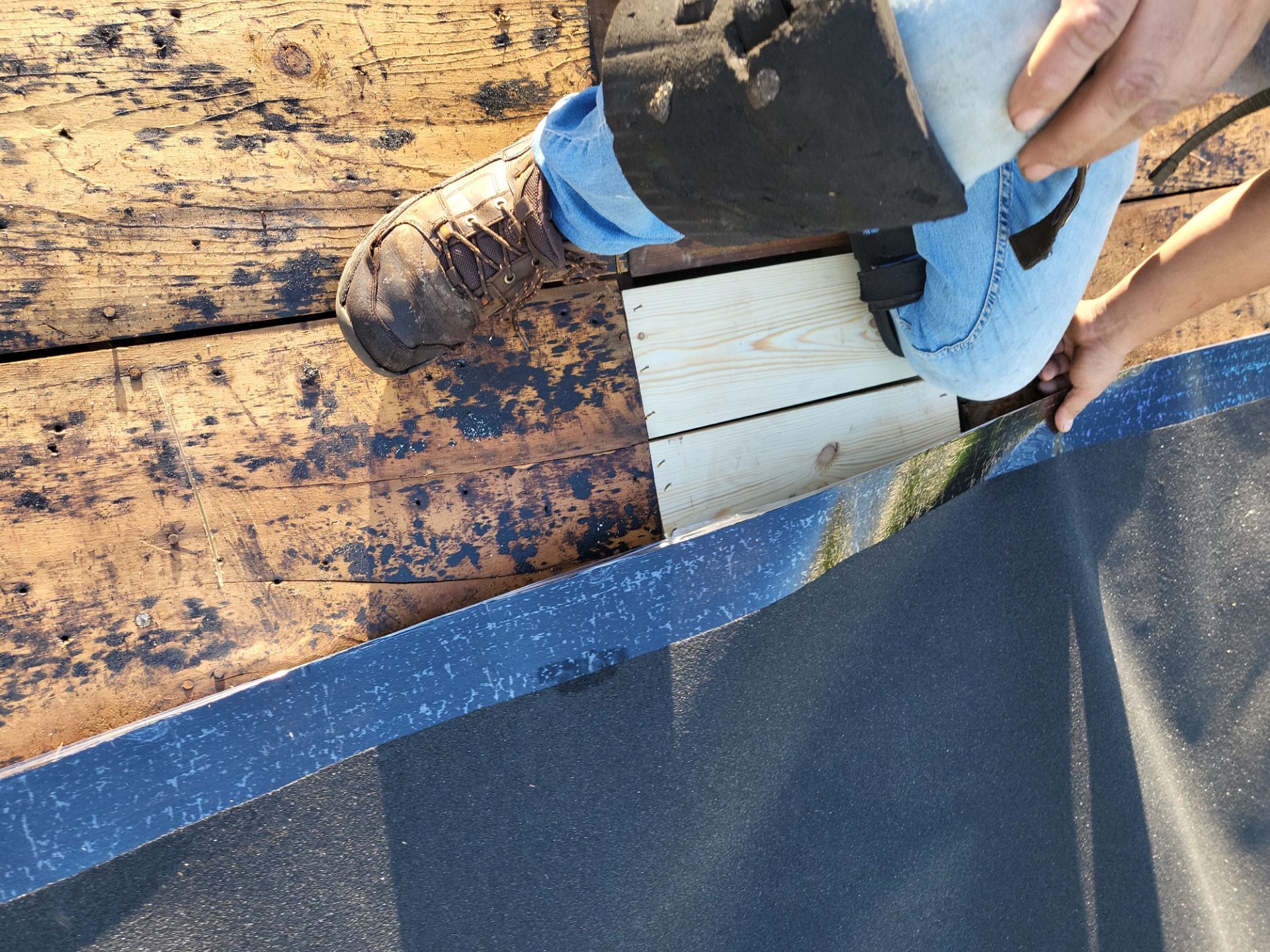 Atlas Pinnacle, Color, Weathered Wood, Drip Edge, Royal Brown by Eagle Eye Roofing