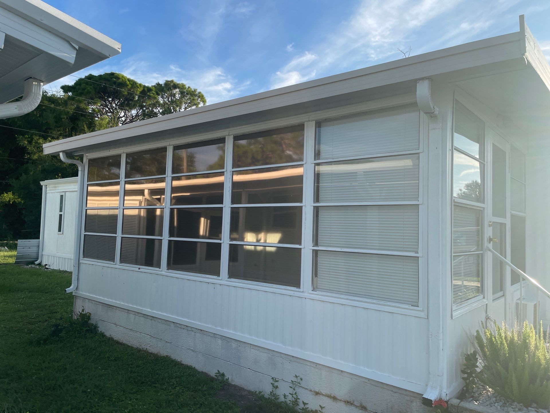 6 inch Aluminum Seamless Gutters in Englewood FL by Gutter Professors