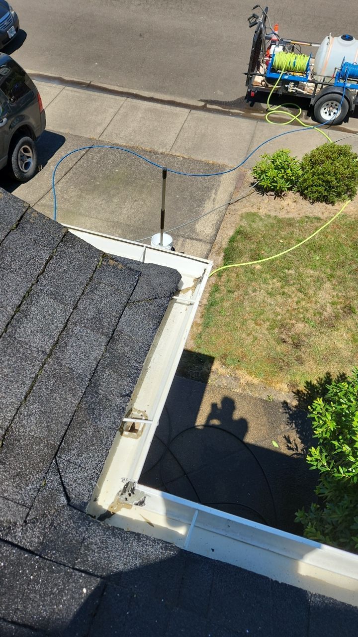 Interior and Exterior gutter clean and Roof Wash by Willamette Outdoor Wash LLC