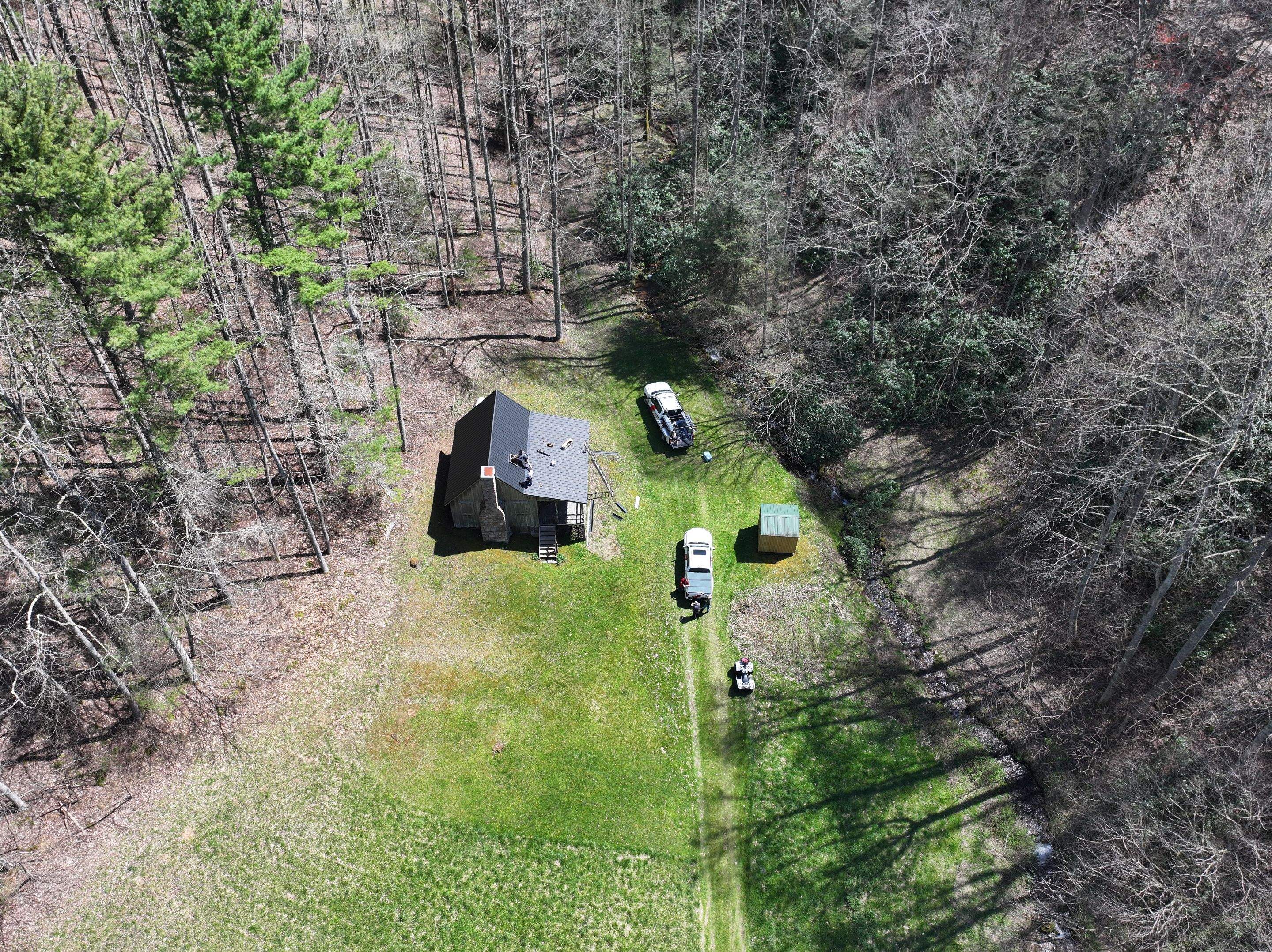 Sluder Cabin by Omnia Roofing