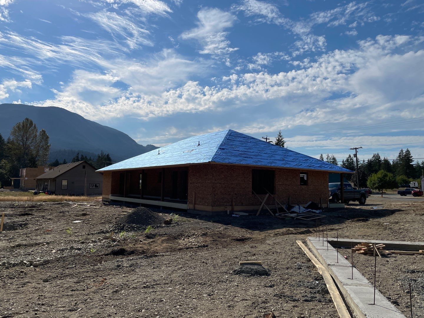Residential Roofing Installation using OC Oakridge shingles by Top Notch Roofing Inc