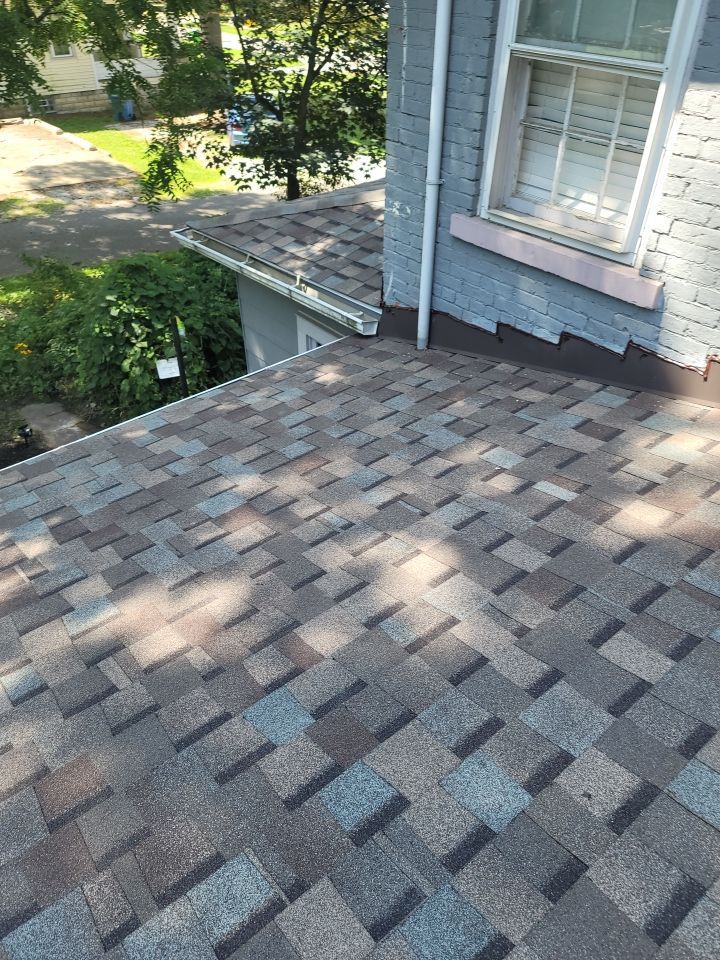 ATLAS PINNACLE COLOR: MAJESTIC SHAKE DRIP EDGE: WHITE by Eagle Eye Roofing