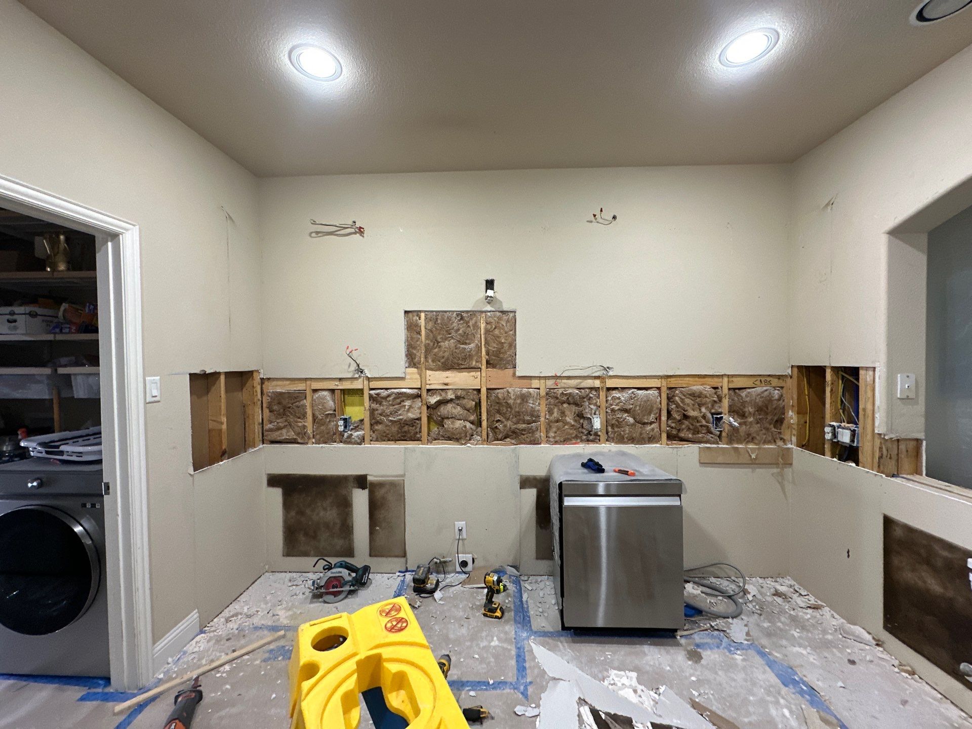 Layout-Loving Kitchen Refresh: Stunning Update in 14 Days Flat by Tibi Soli LLC