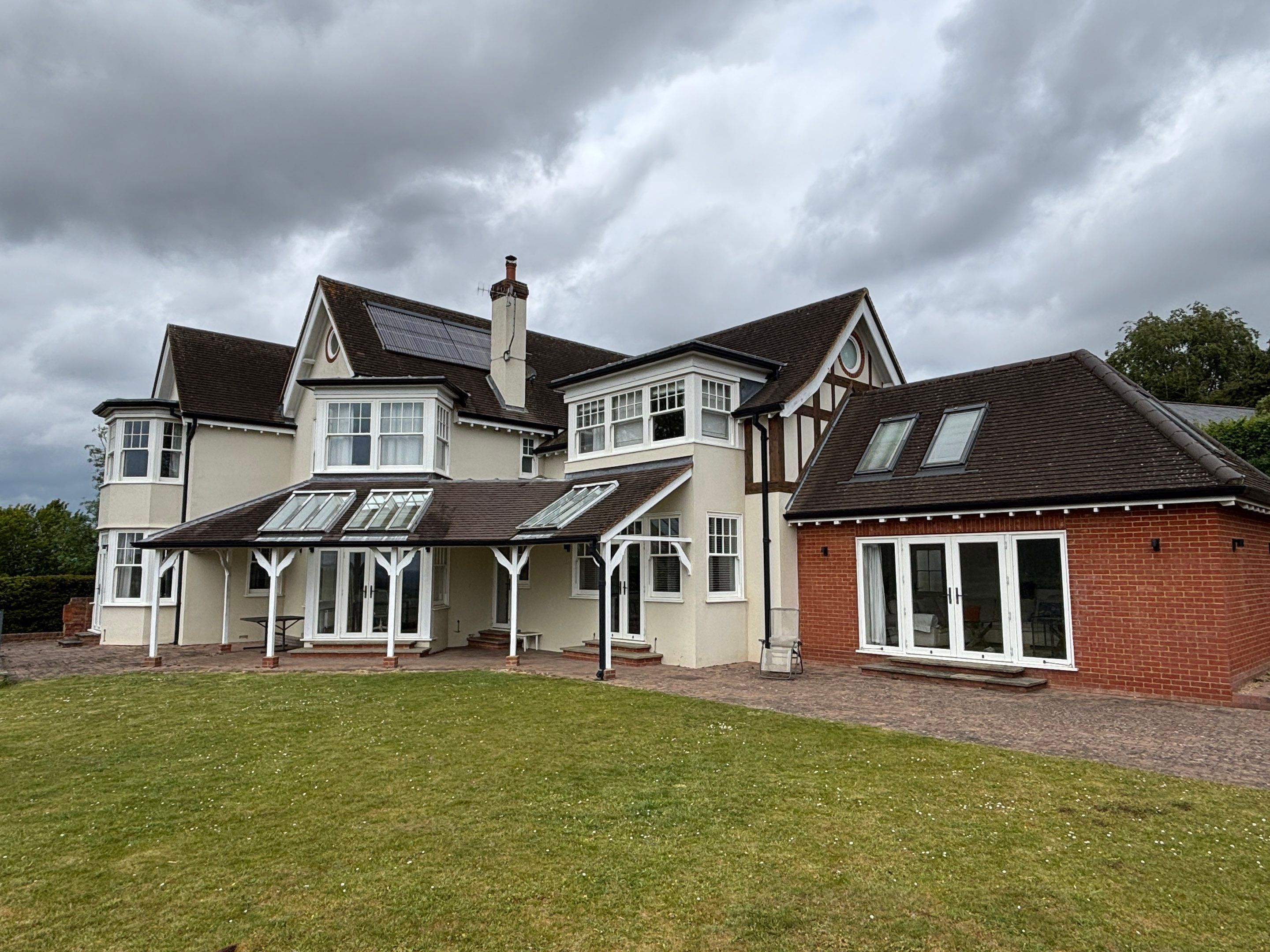 Comprehensive Driveway, Patio and Render Cleaning in Guildford Surrey by Ges Exterior Cleaning ltd