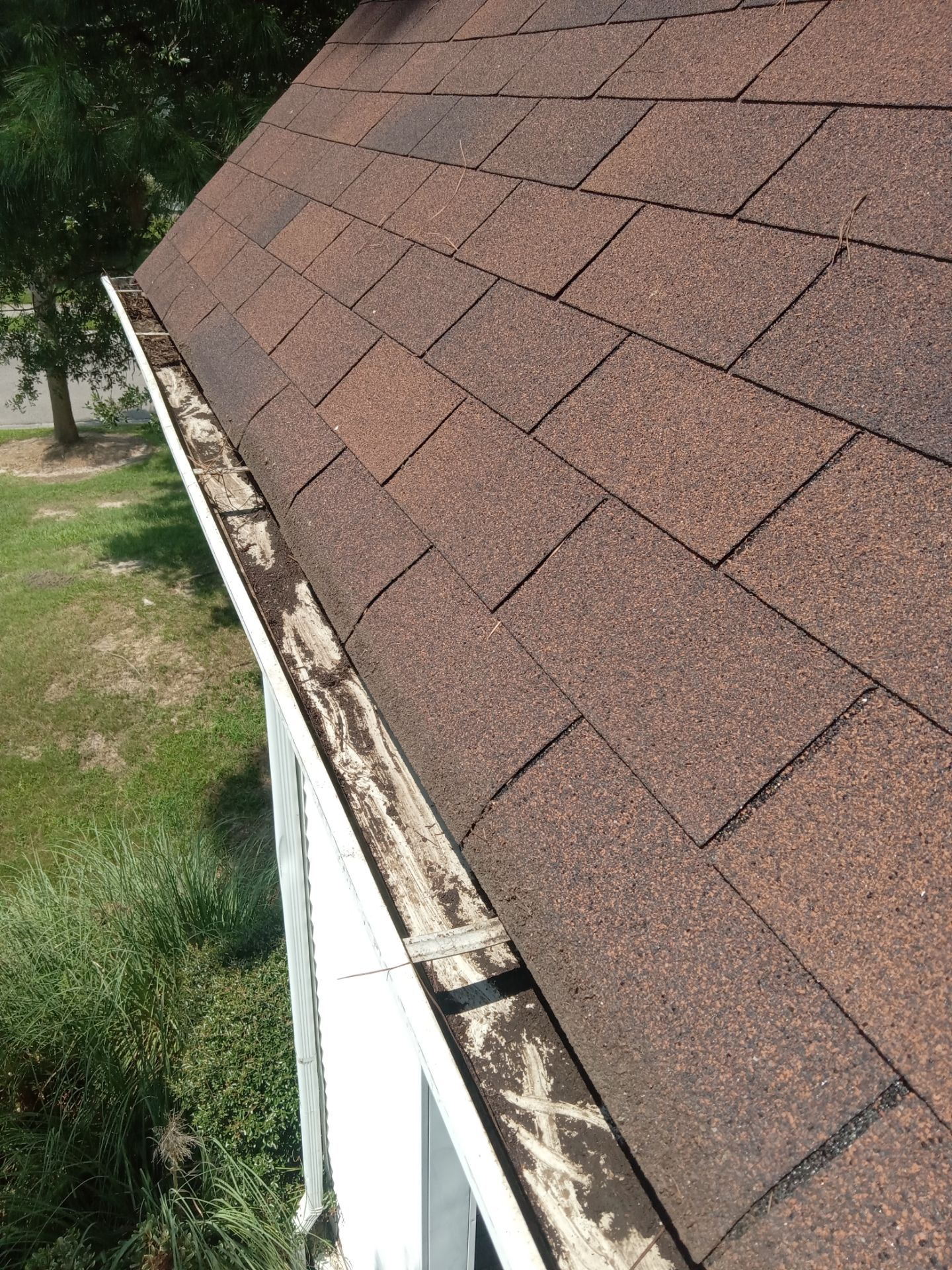 Commercial gutter cleaning Ridgeville, SC after photo with clean gutters