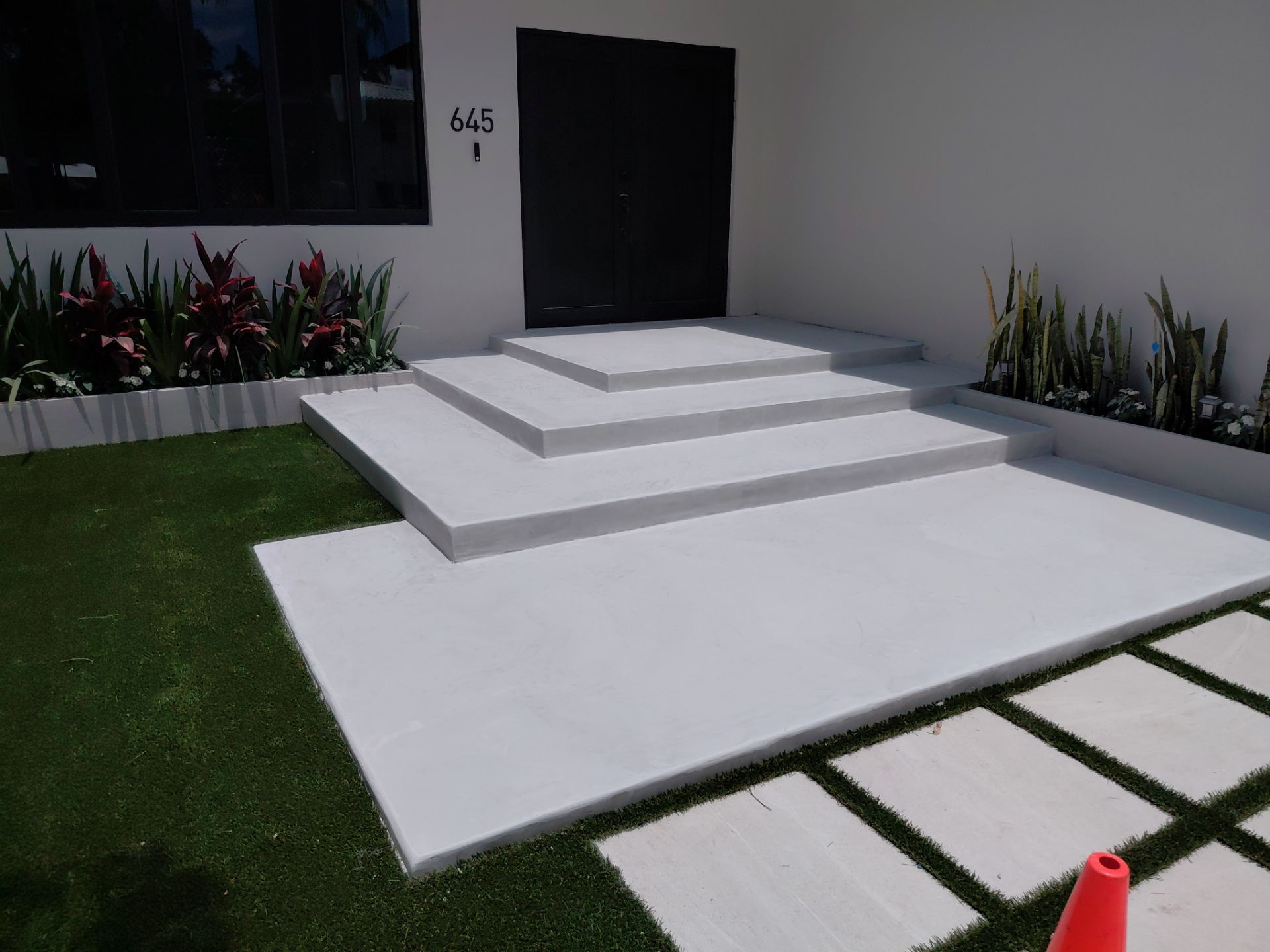 Entrance Steps with Microtopping by Seamless Surfaces