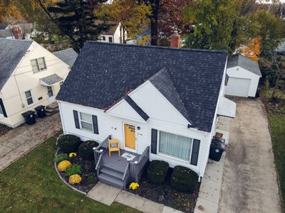 Brand: Atlas Pinnacle Color: Pristine Scotchguard Black Drip: White