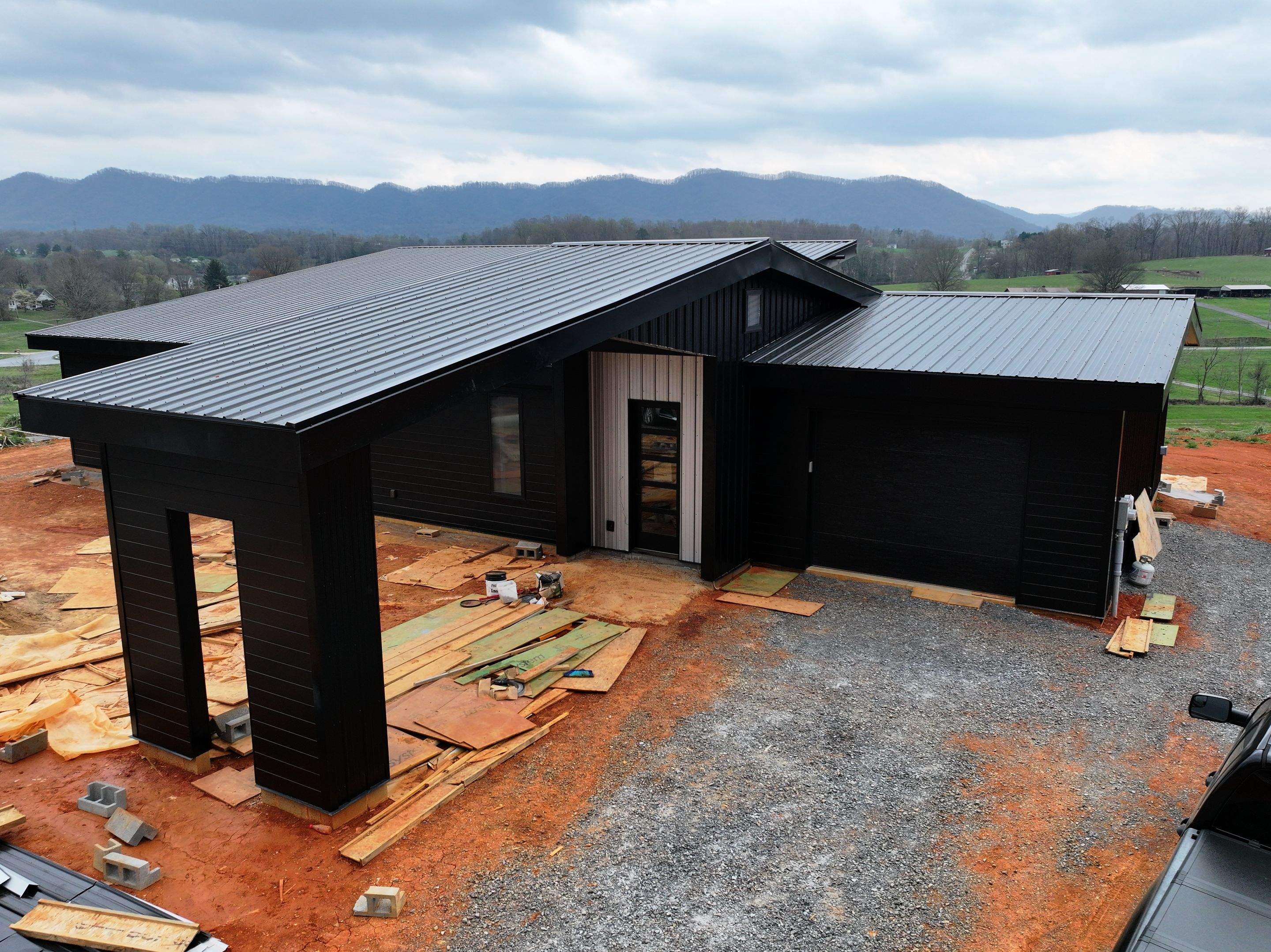 Titus Sr. Residence by Omnia Roofing