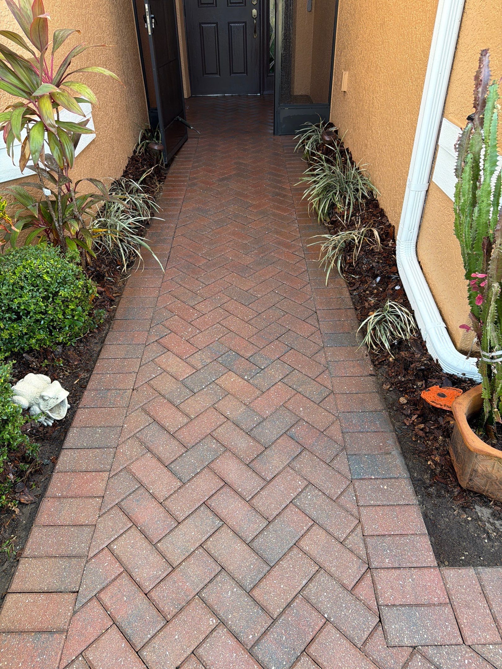 Valencia Lakes Paver Stripping and Sealing for Full Residential Property by Supreme Paver Experts