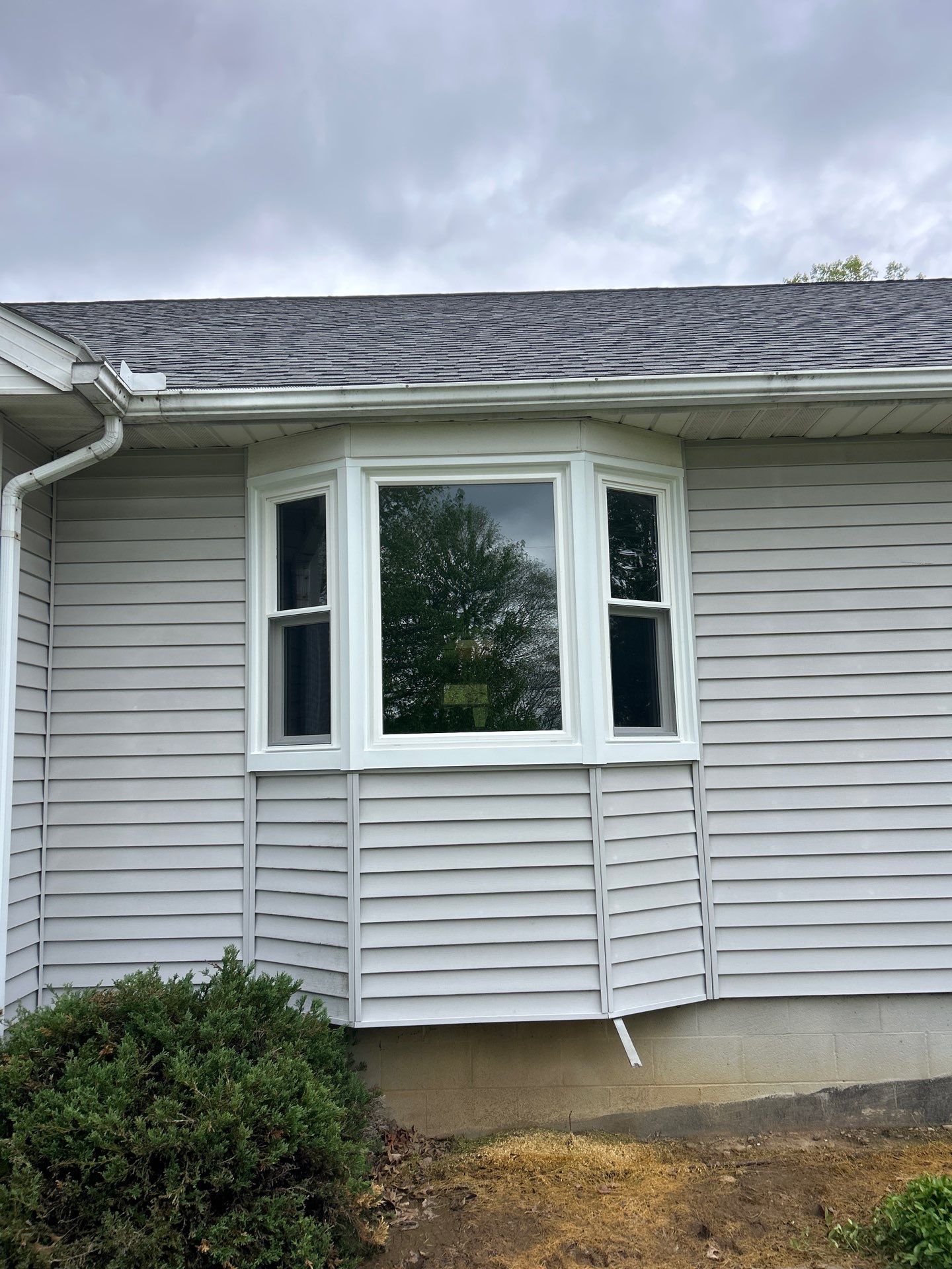 Vinyl Window Replacement and Bay Window Installation in Wadsworth by Ohio State Windows