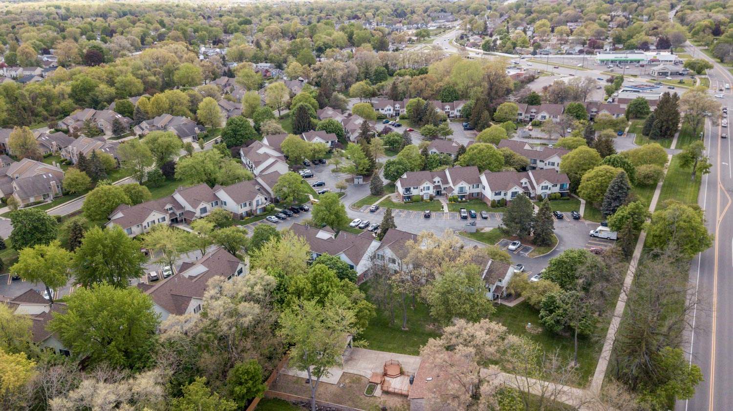 Large Scale RooF Replacement - Condo Association by Bloomfield Construction & Restoration