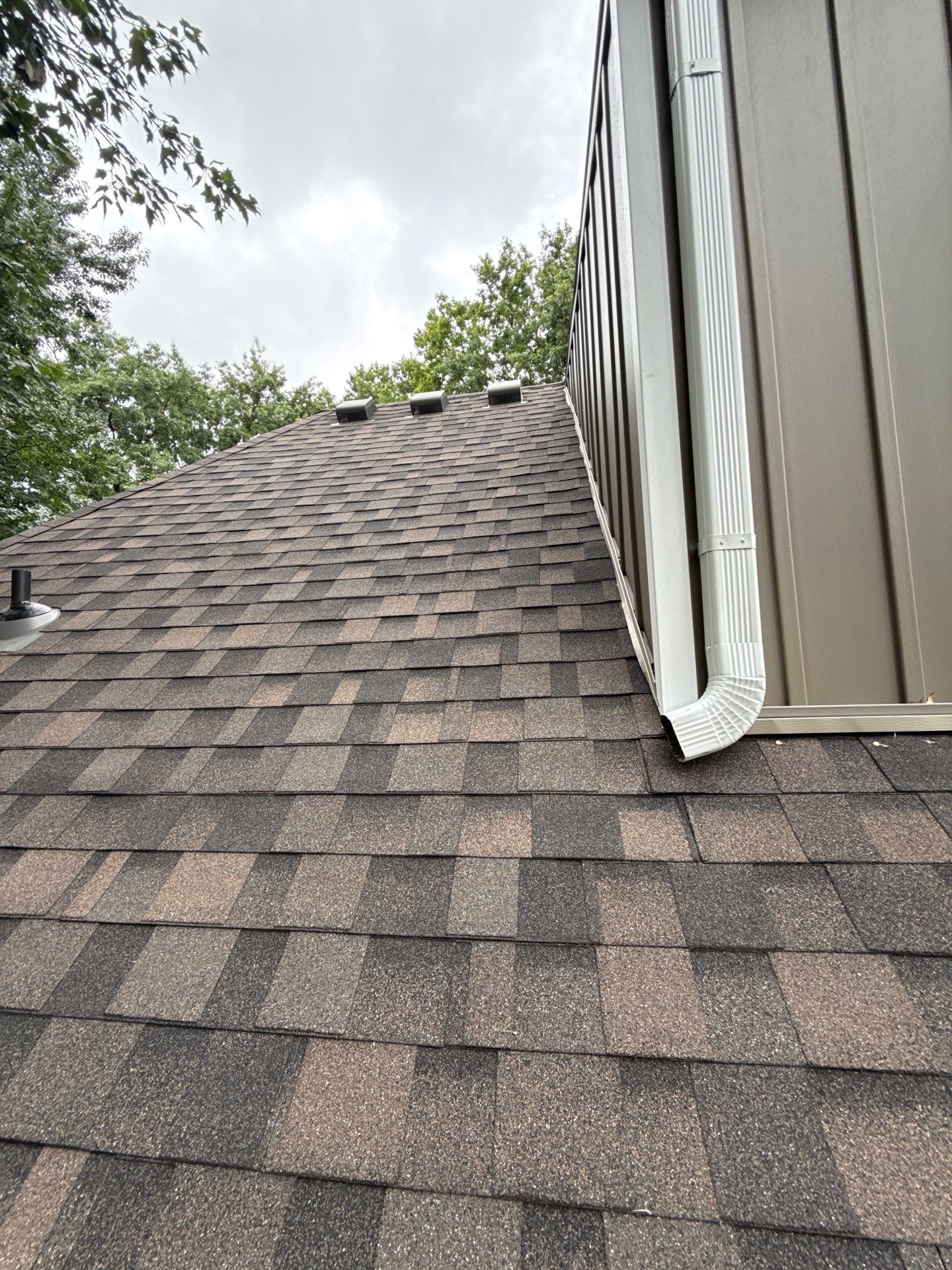 Complete Kansas City Exterior Remodel With IKO Roofing and Craneboard Siding by EEC Windows, Siding & Roofing