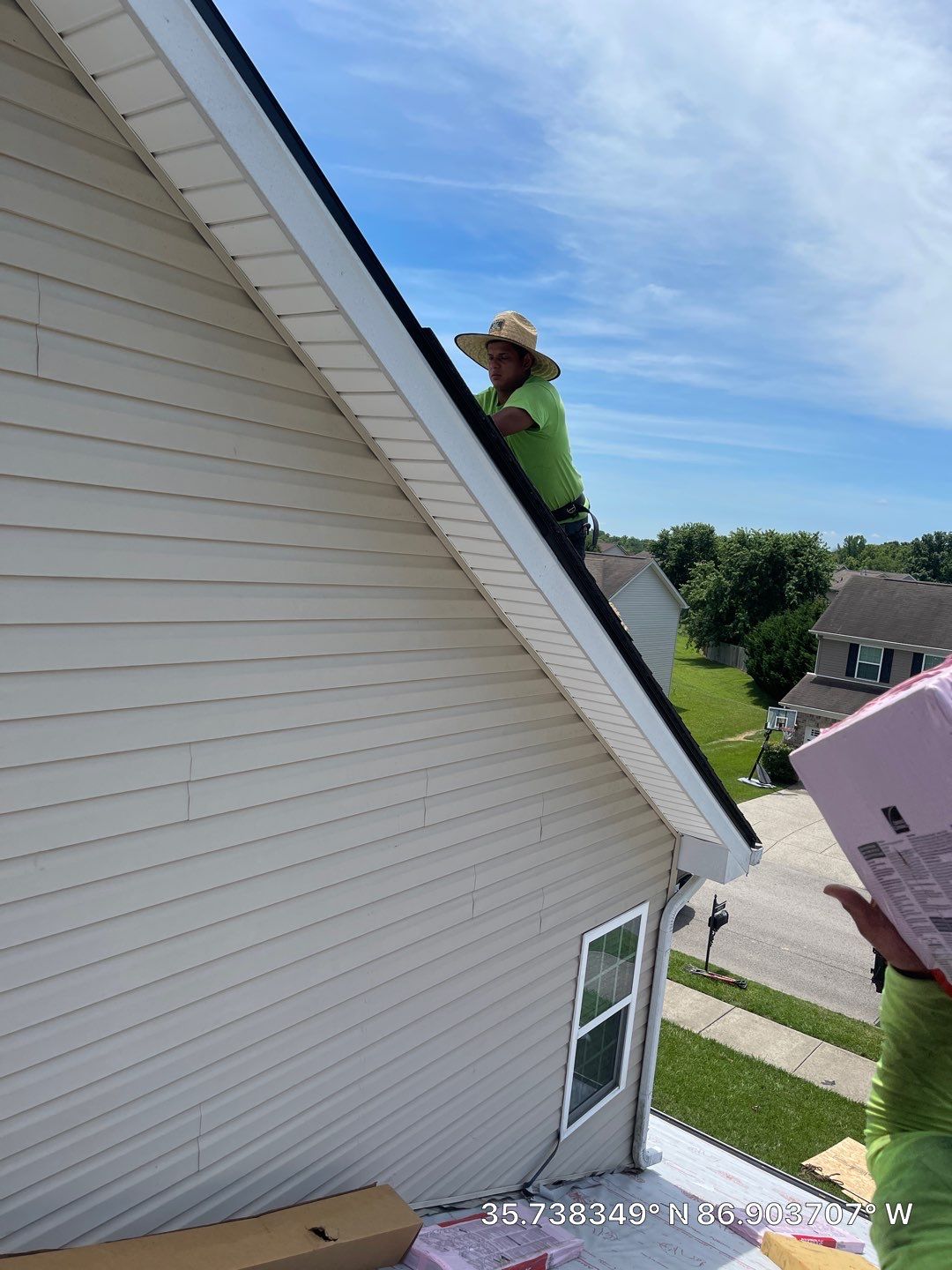 Residential Roofing Installation using Owens Corning Oakridge Roofing System by Undersun Roofing 