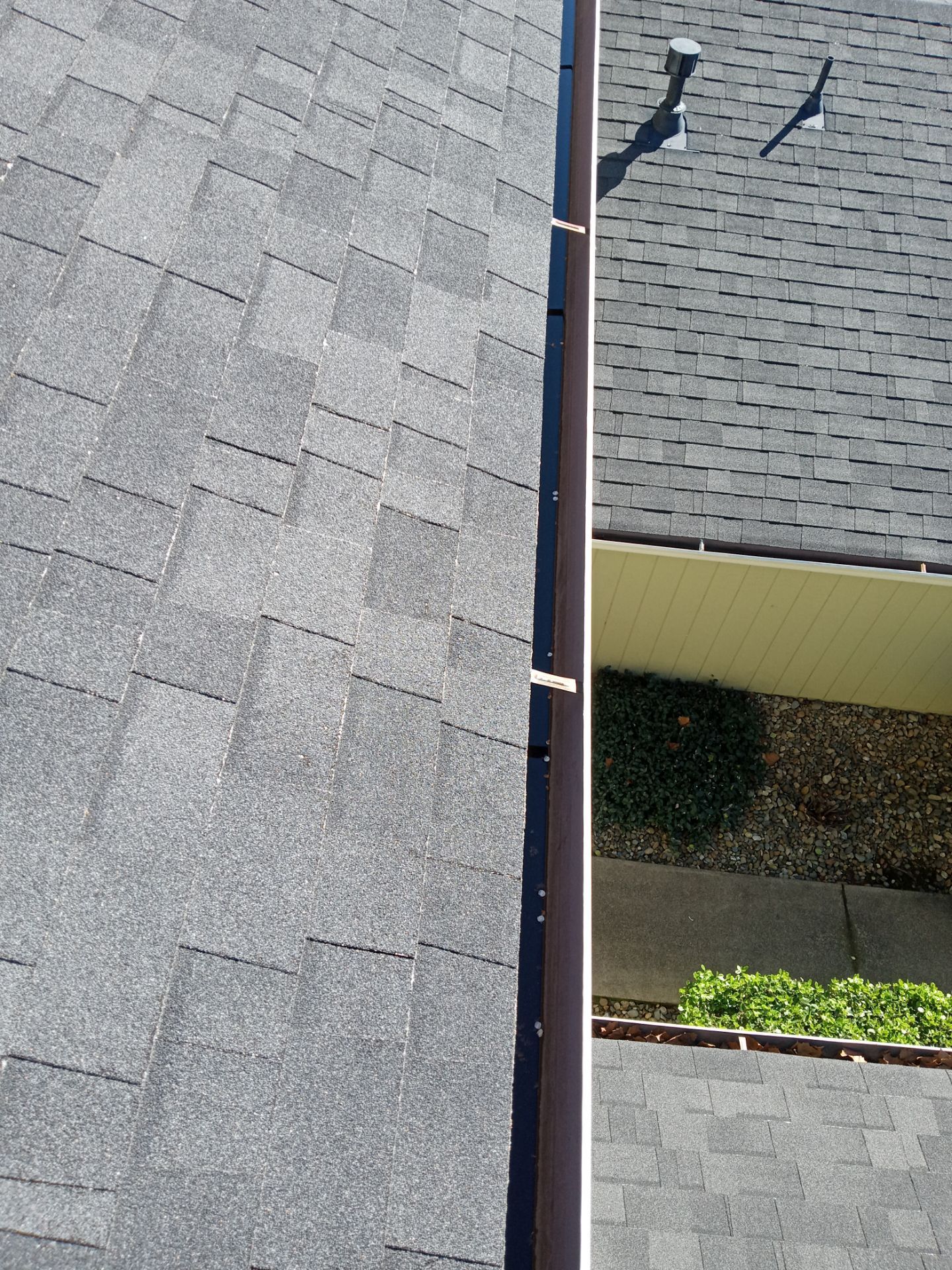 HOA gutter cleaning after photo.