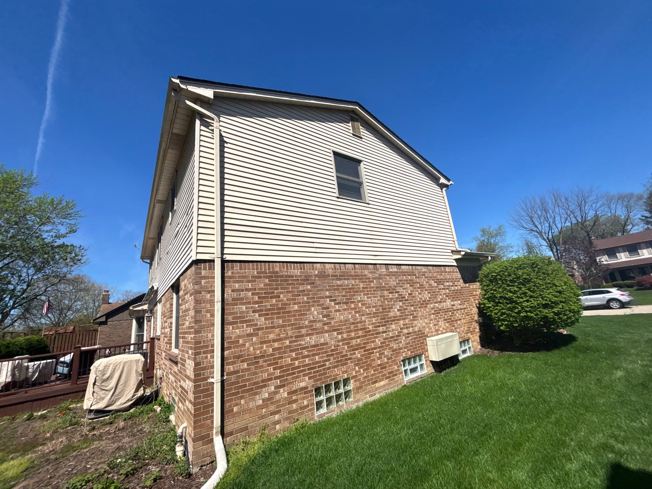 Siding Replacement using Alside S7 Cedar Mill Grain Pebble by 180 Contractors