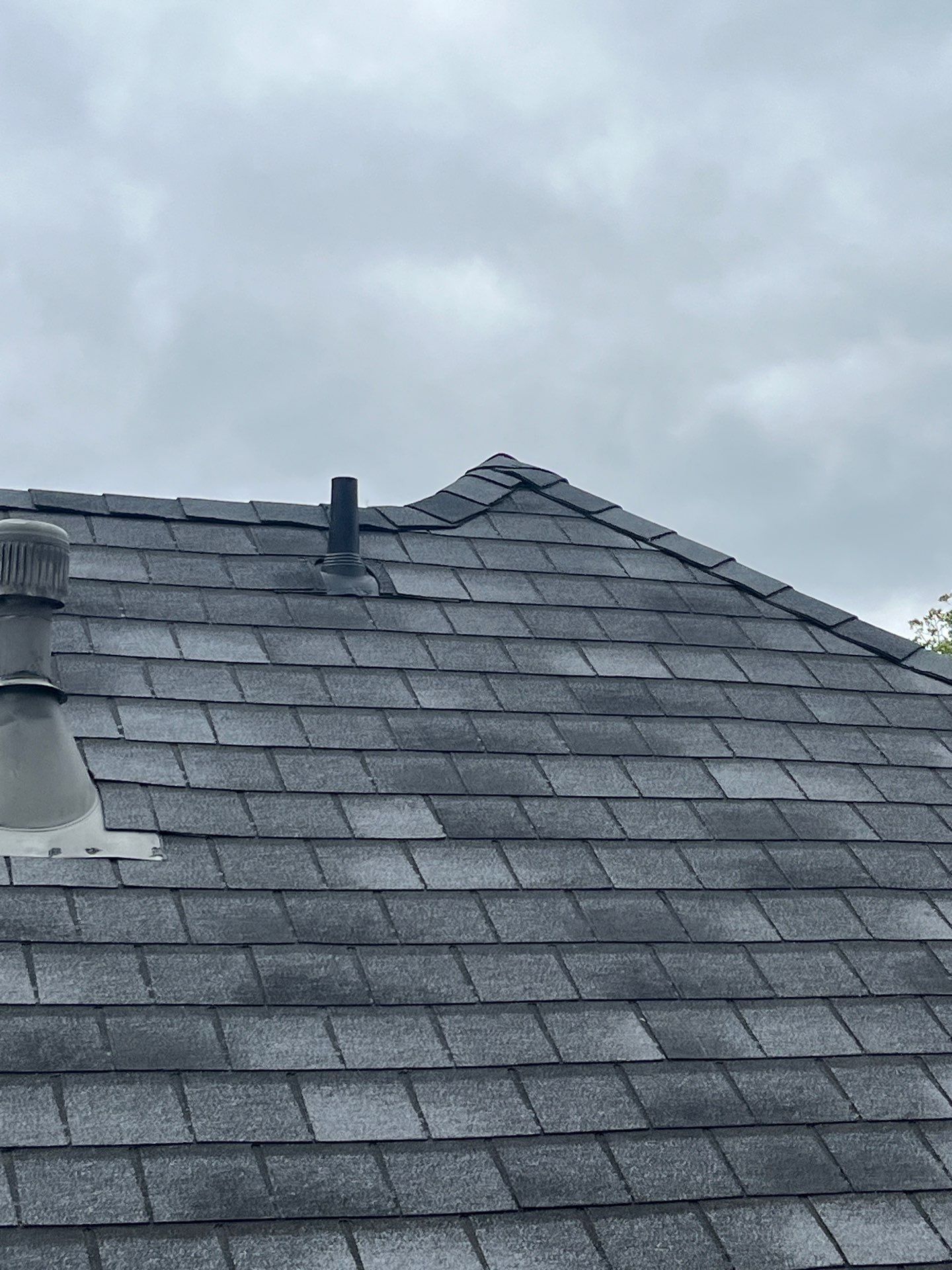 White brick with GAF Slateline English Grey by Tejas Roofworks + Restoration