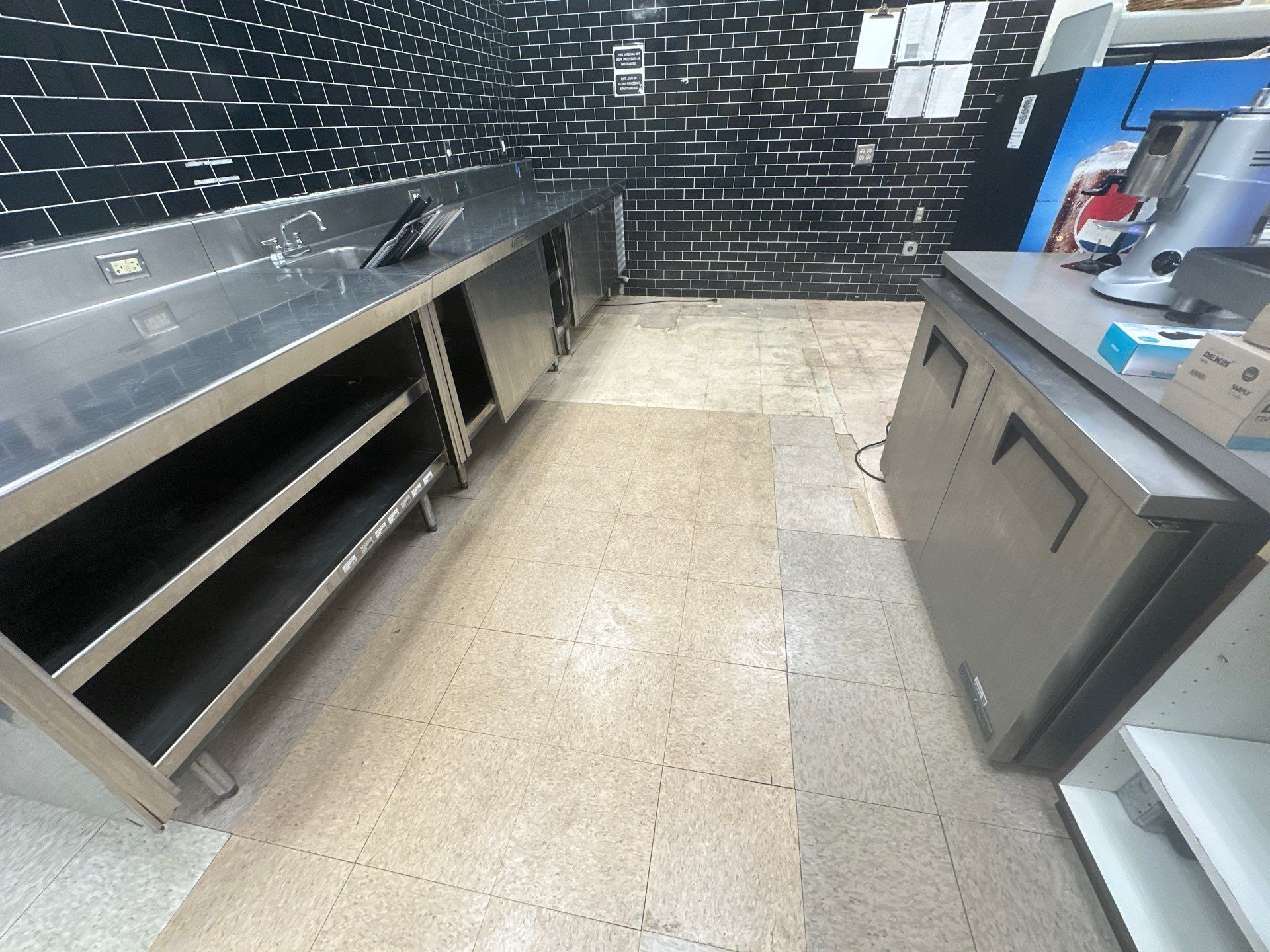 Fresco y Más Food Prep Area by Seamless Surfaces