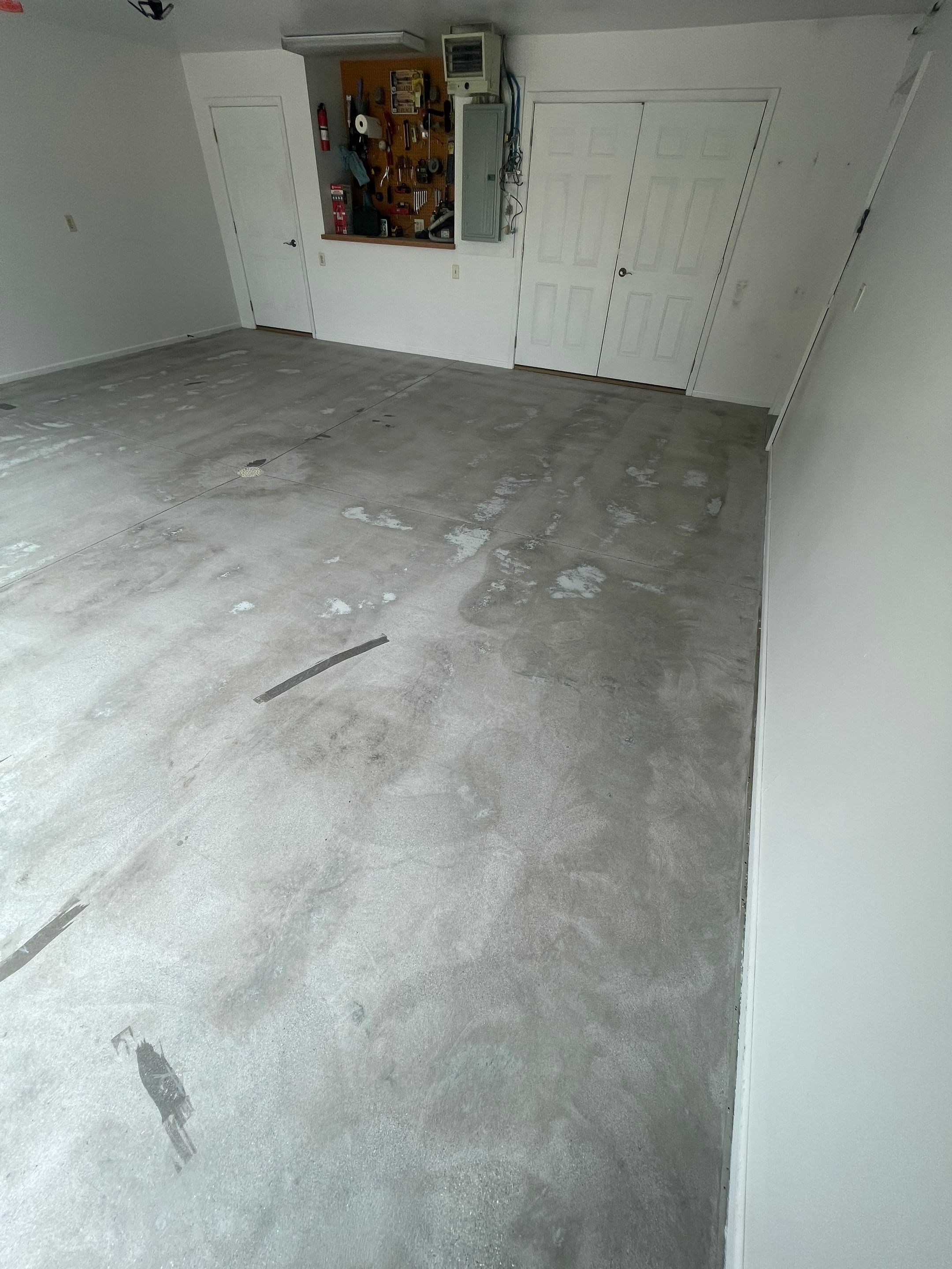Coyote Flake Garage Floor Coating in Worthington, Minnesota by Select Painting, Coatings & Garage Cabinets