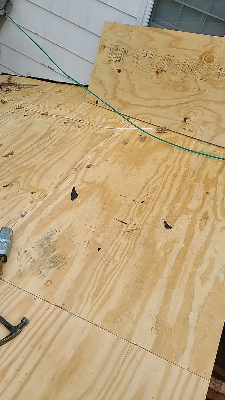 Springfield CertainTeed Charcoal Black Roof & CertainTeed Colonial White Siding by RM Banning, Inc.